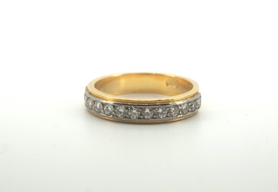 18ct Yellow & White Gold Diamond Wedding Ring (Size N) - 500605