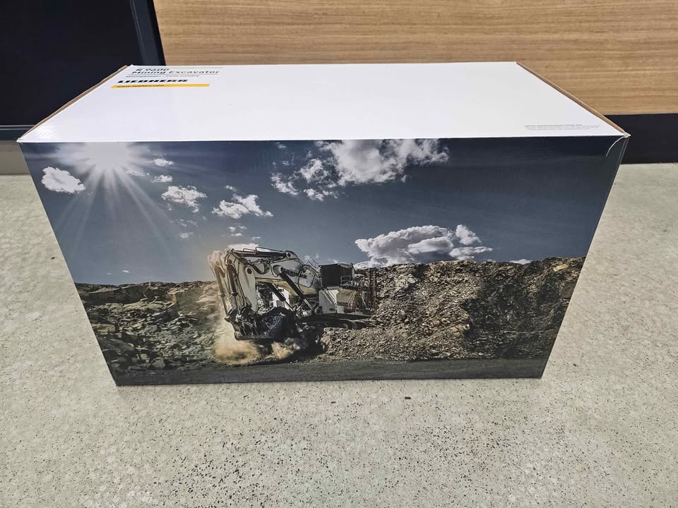 Liebherr R9600 Minimg Excavator 1:50 Model (IN Box) - AD 505948