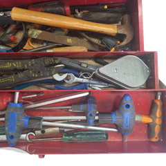 CANTILEVER METAL TOOLBOX WITH ASSORTED TOOLS. 505436