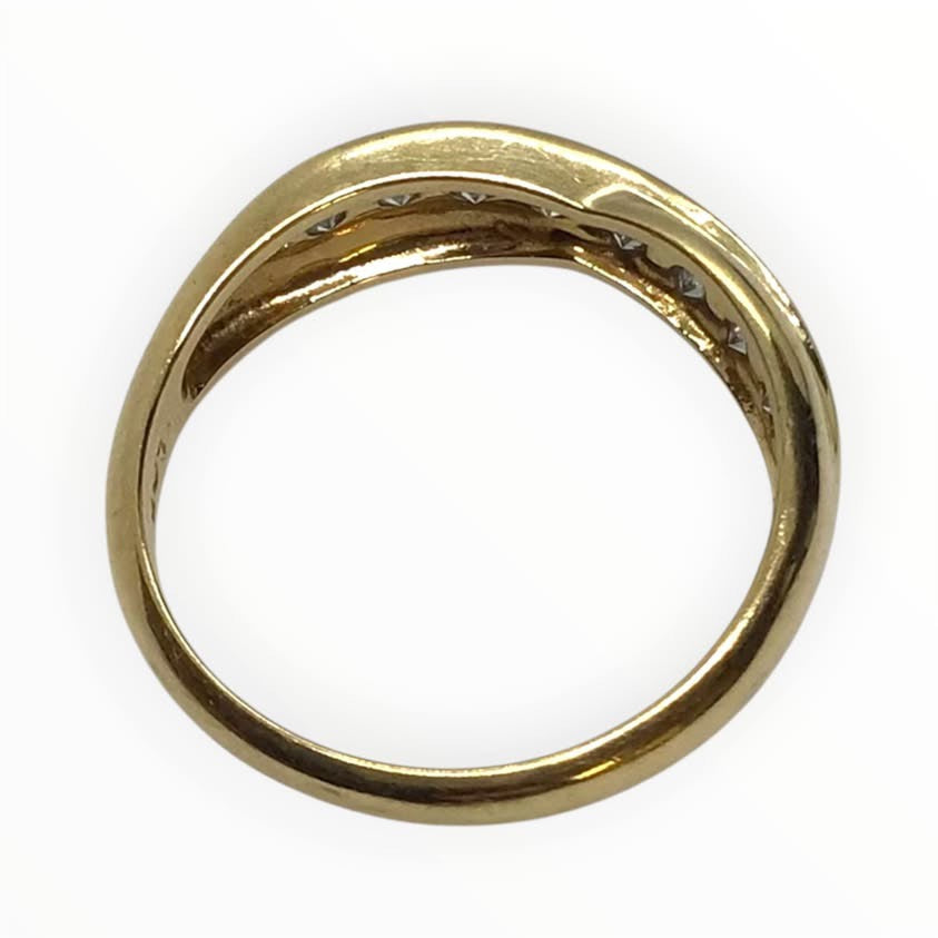 Ladies 10ct Gold Diamond Ring (Size Q) Ref#513130