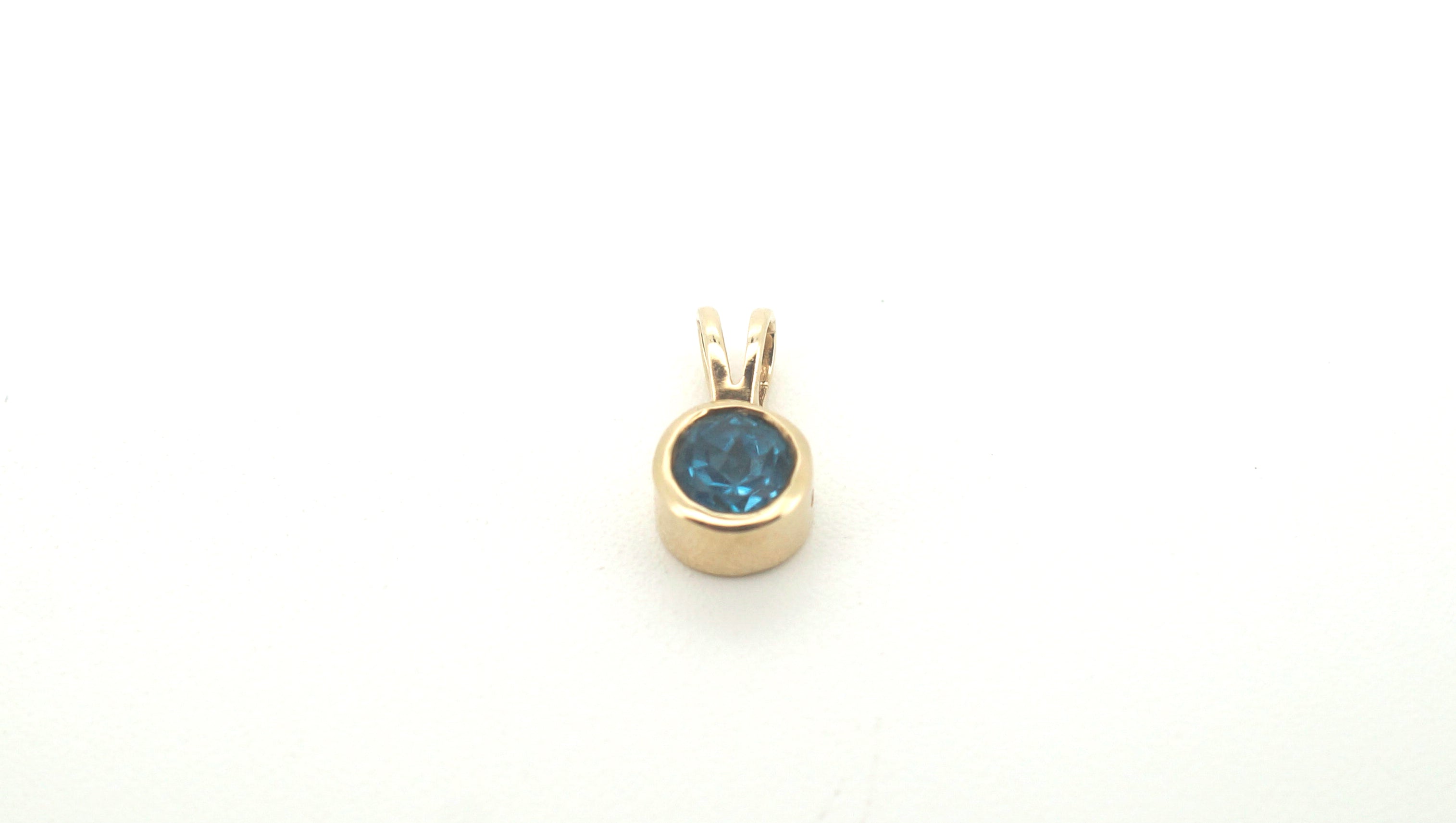9ct Yellow Gold Blue Stone Pendant - 502700