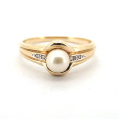 Ladies 9ct Yellow & White Gold Pearl & Diamond Ring (Size Q) - 509235