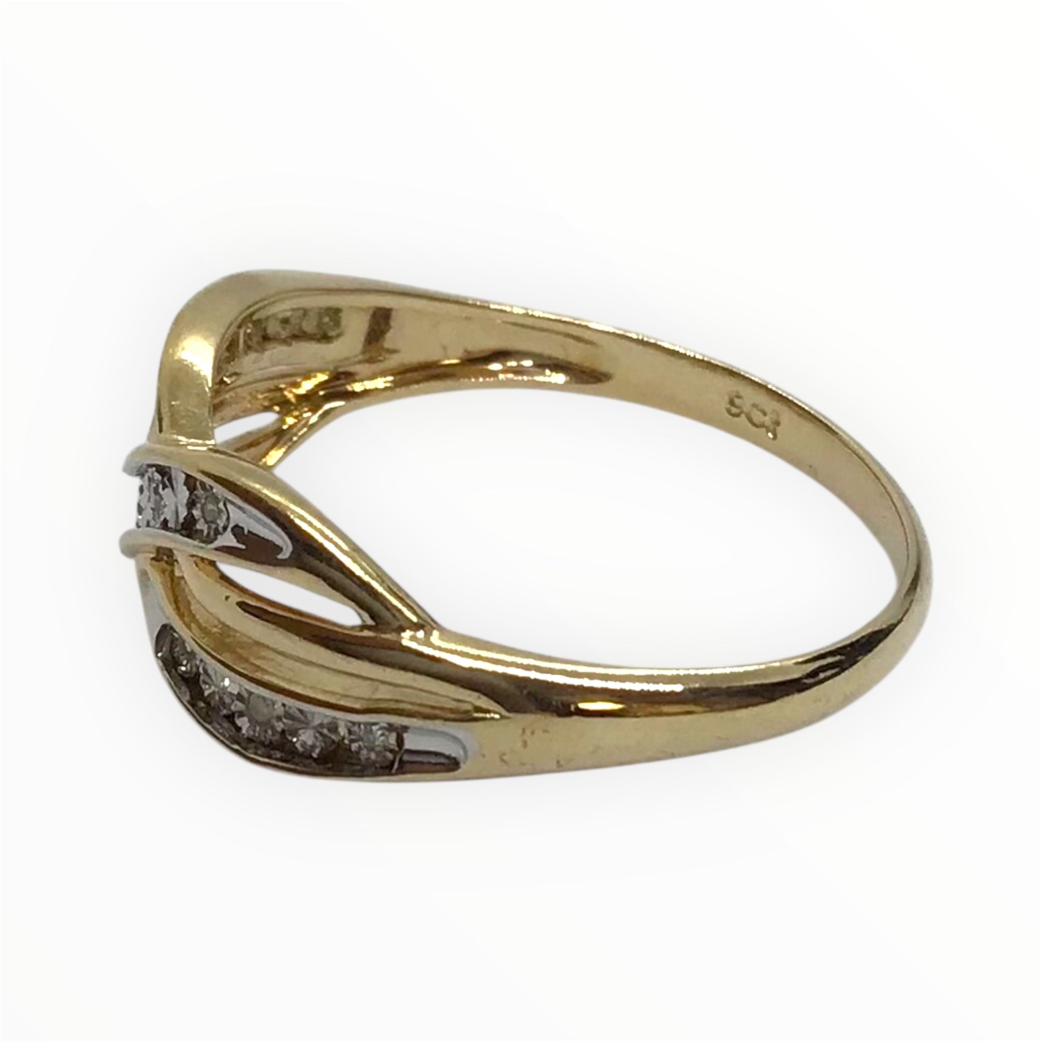 Ladies 9ct Gold Diamond Ring (Size O) Ref#512330