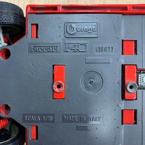 1/18 Ferrari F40 1987 Burago Model Car Made in Italy *Damaged*