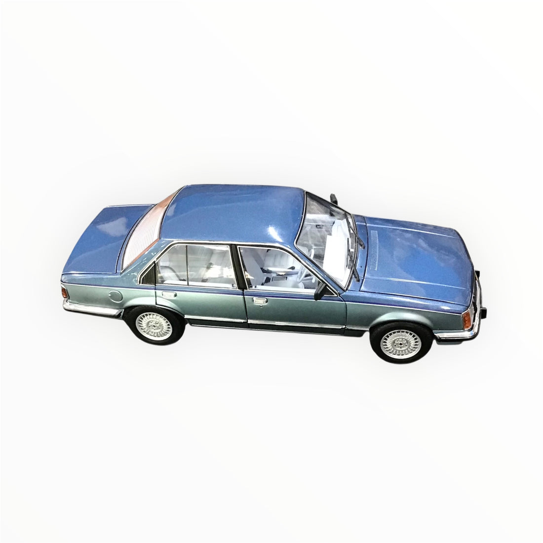 Biante 1:18 Model Car Holden VC Commodore SL/E Ref#514044