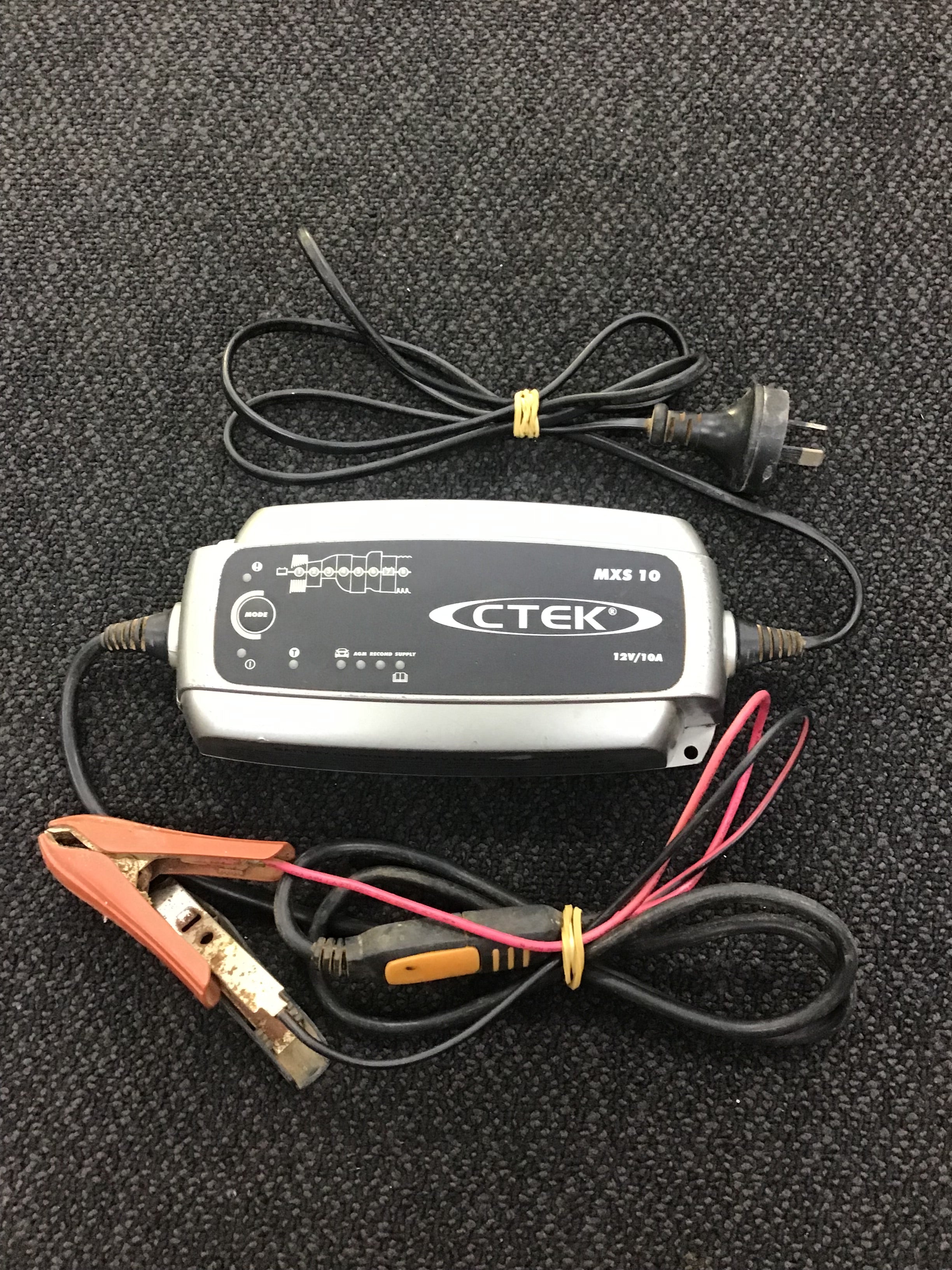 Ctek 12V 10A battery charger Ref#512615