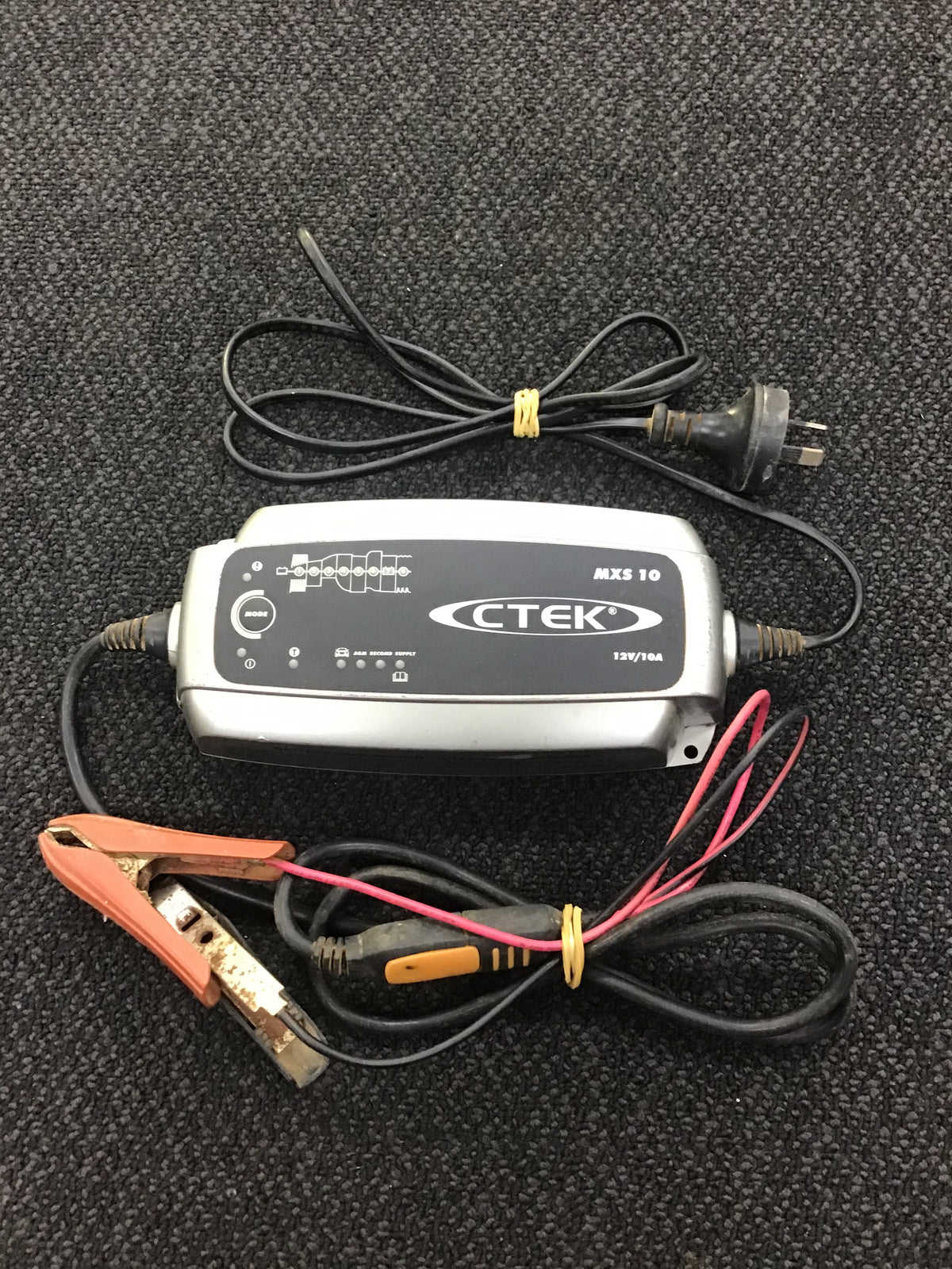 Ctek 12V 10A battery charger Ref#512615
