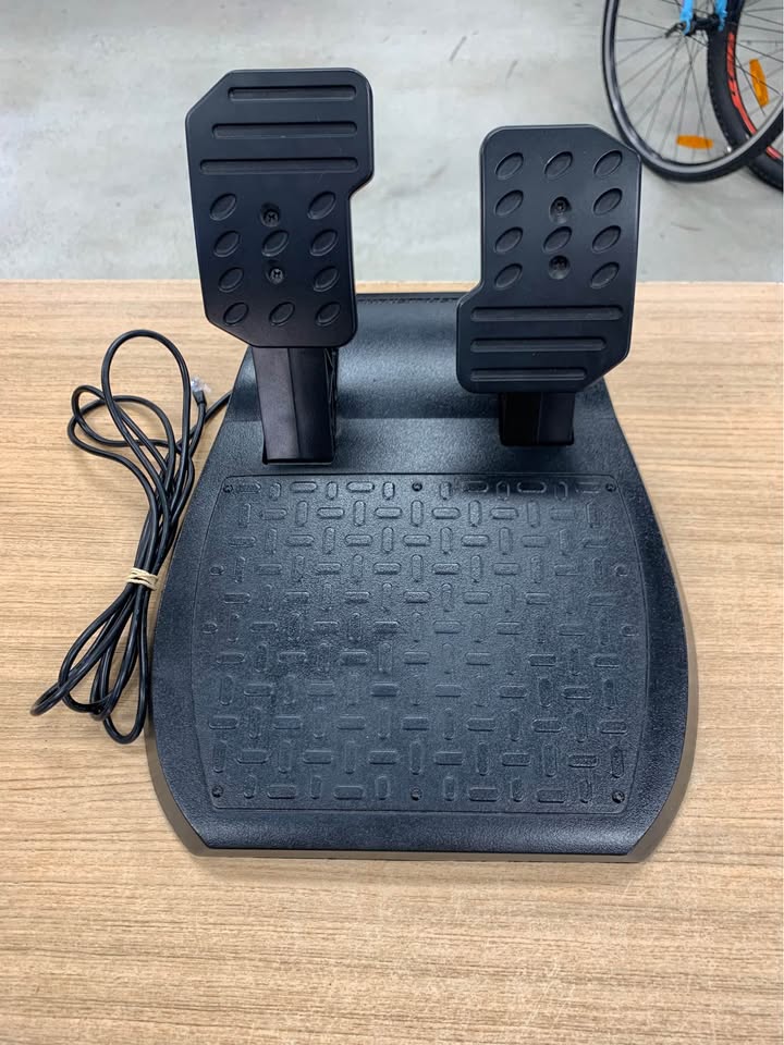 THRUSTMASTER - FERRARI 458 SPIDER WHEEL AND PEDALS - 259350