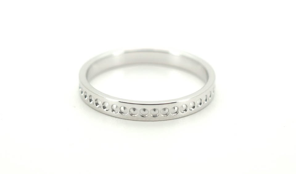 LADIES 18CT WHITE GOLD RING 2.1GMS SIZE K TESTED