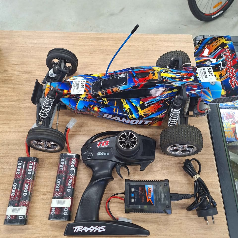 TRAXXAS - BANDIT XL5 REMOTE CONTROLLED CAR - 504229