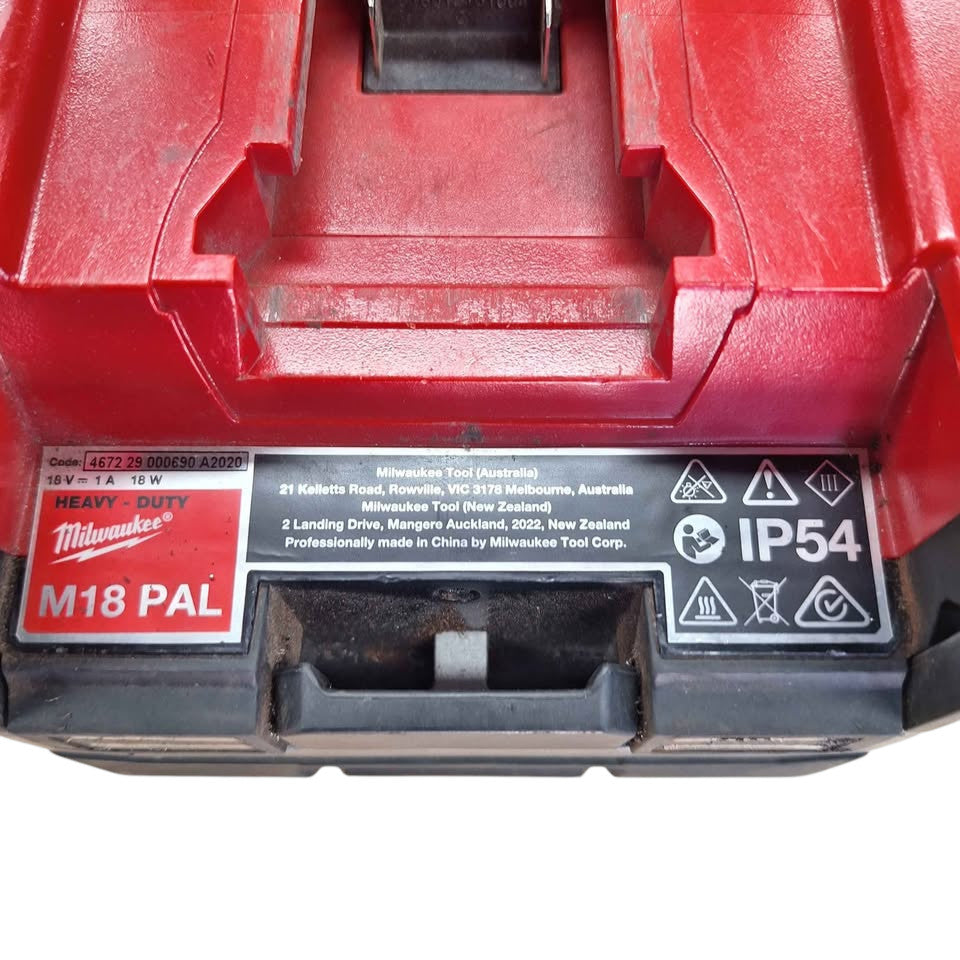 MILWAUKEE - M18 PAL 18V CORDLESS LED WORK LIGHT (SKIN ONLY) - 505507