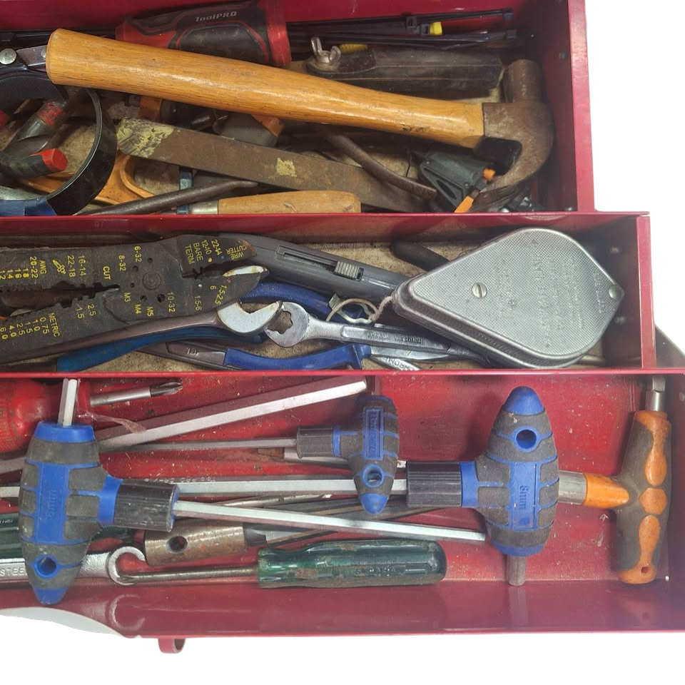CANTILEVER METAL TOOLBOX WITH ASSORTED TOOLS. 505436