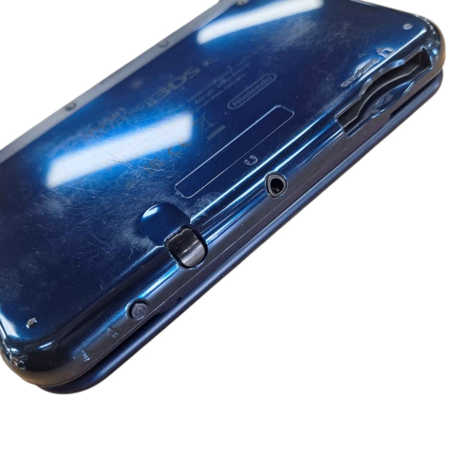 NINTENDO - 3DS XL GAME CONSOLE WITH POWER CABLE - 506020