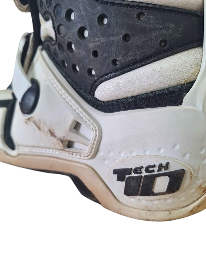 ALPINE STARS TECH 10 MOTOCROSS BOOTS IN SIZE 9 MENS - 507473