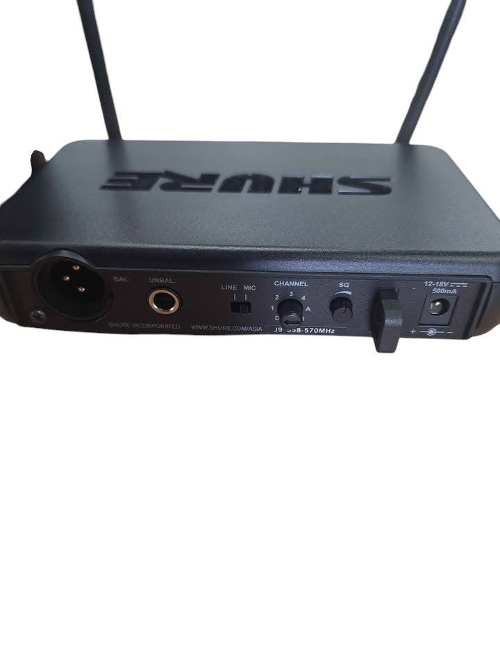 SHURE SVX4 WIRELESS MICROPHONE RECIEVER WITH ACCESSORIES. 508897