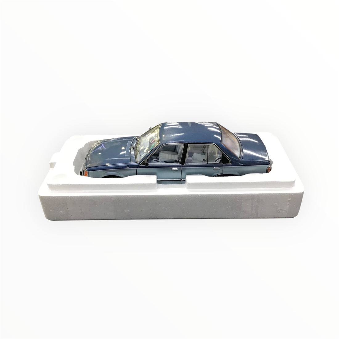 Biante 1:18 Model Car Holden VC Commodore SL/E Ref#514044