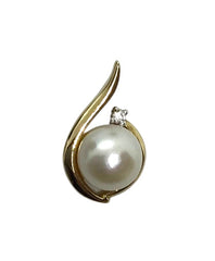 Ladies 9ct Yellow Gold Pearl with Diamond Pendant Ref#506565