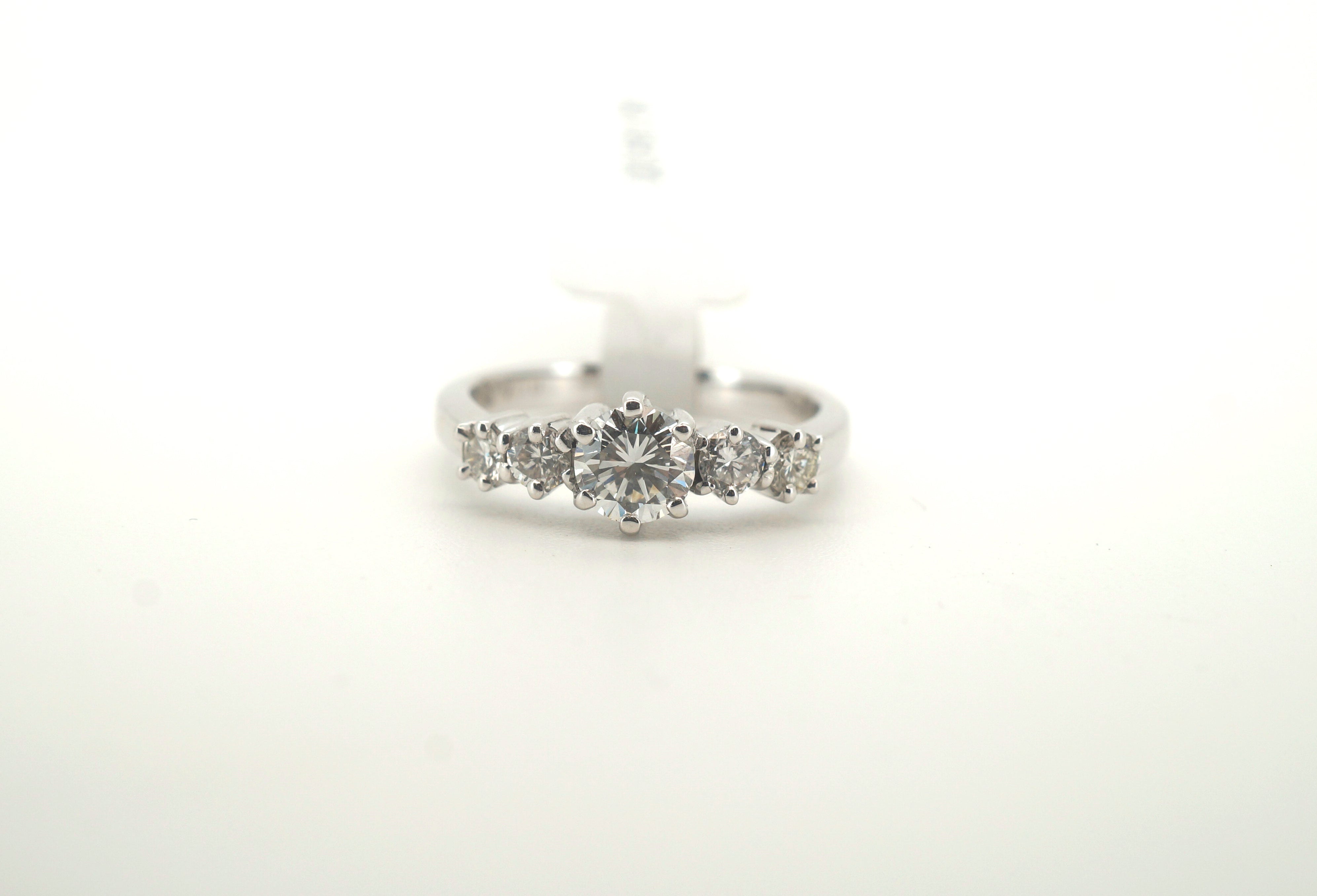 Ladies Stunning 18K White Gold Diamond Engagement Ring ( Size:M) - 234210