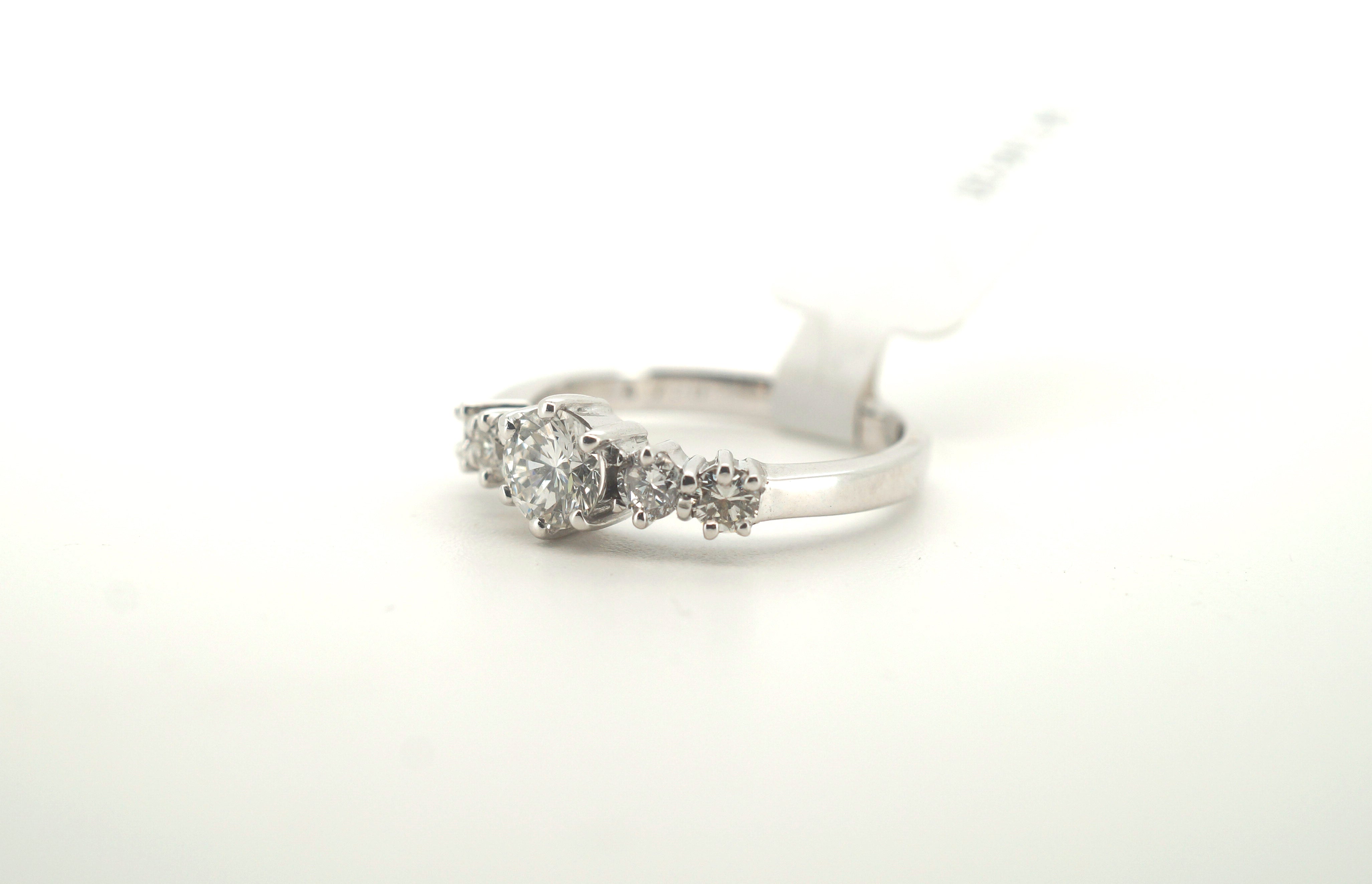 Ladies Stunning 18K White Gold Diamond Engagement Ring ( Size:M) - 234210