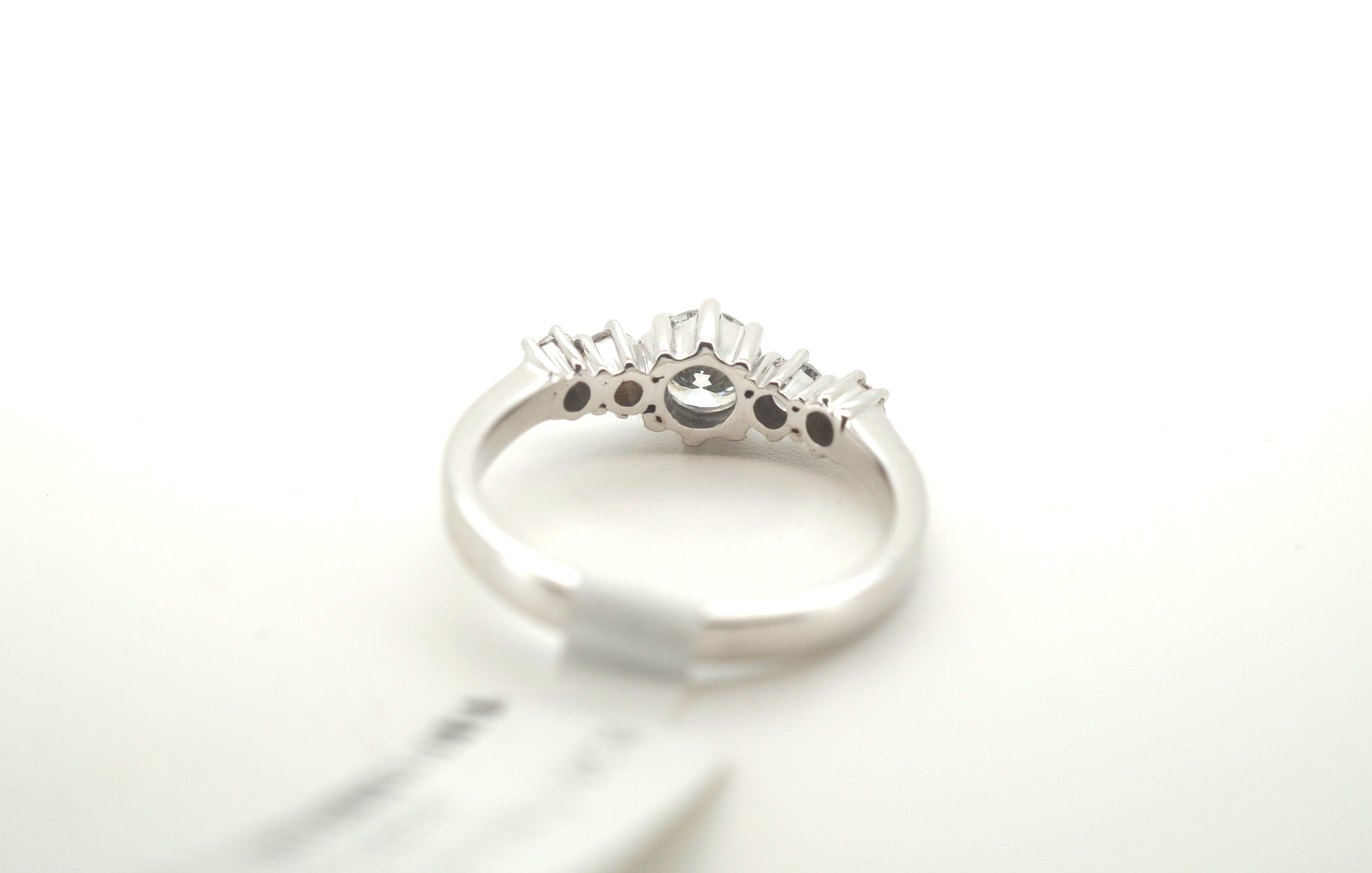 Ladies Stunning 18K White Gold Diamond Engagement Ring ( Size:M) - 234210