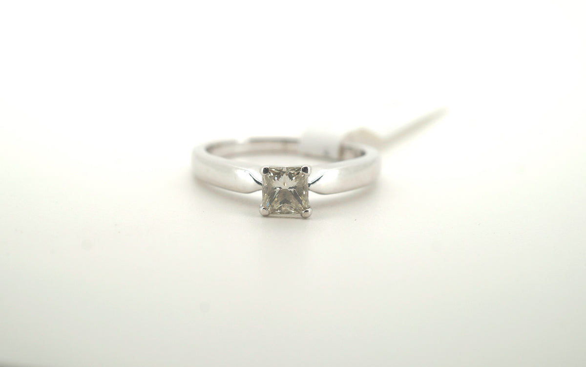 Ladies 18K White Gold Diamond Solitaire Ring (Size: M) - 217567