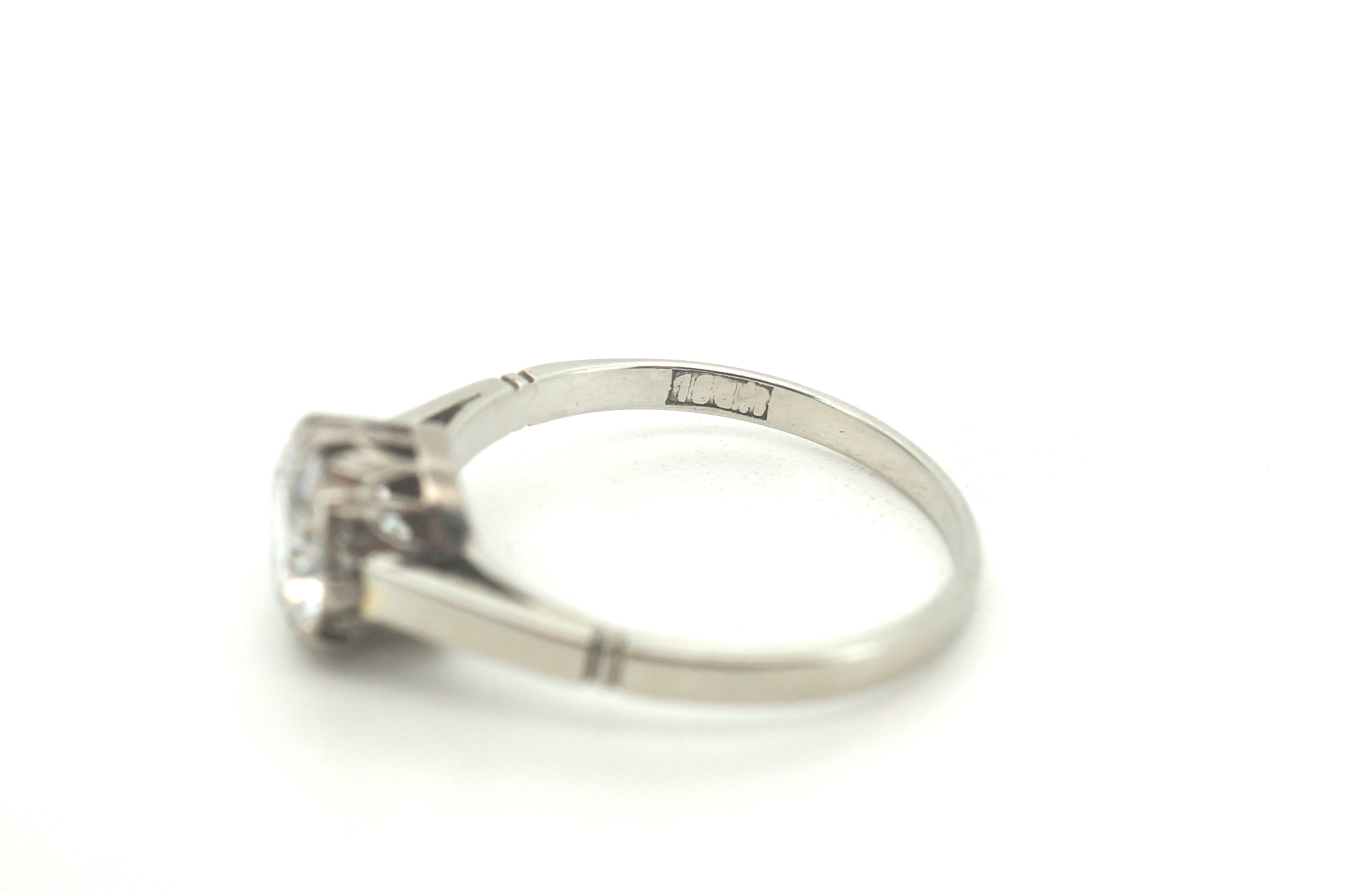 Unisex 18ct White Gold Solitaire Set Ring (Size P) - 502680