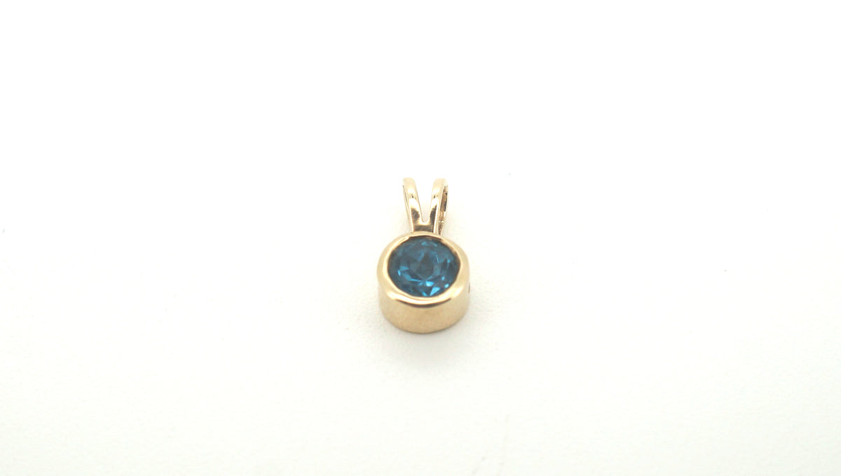 9ct Yellow Gold Blue Stone Pendant - 502700