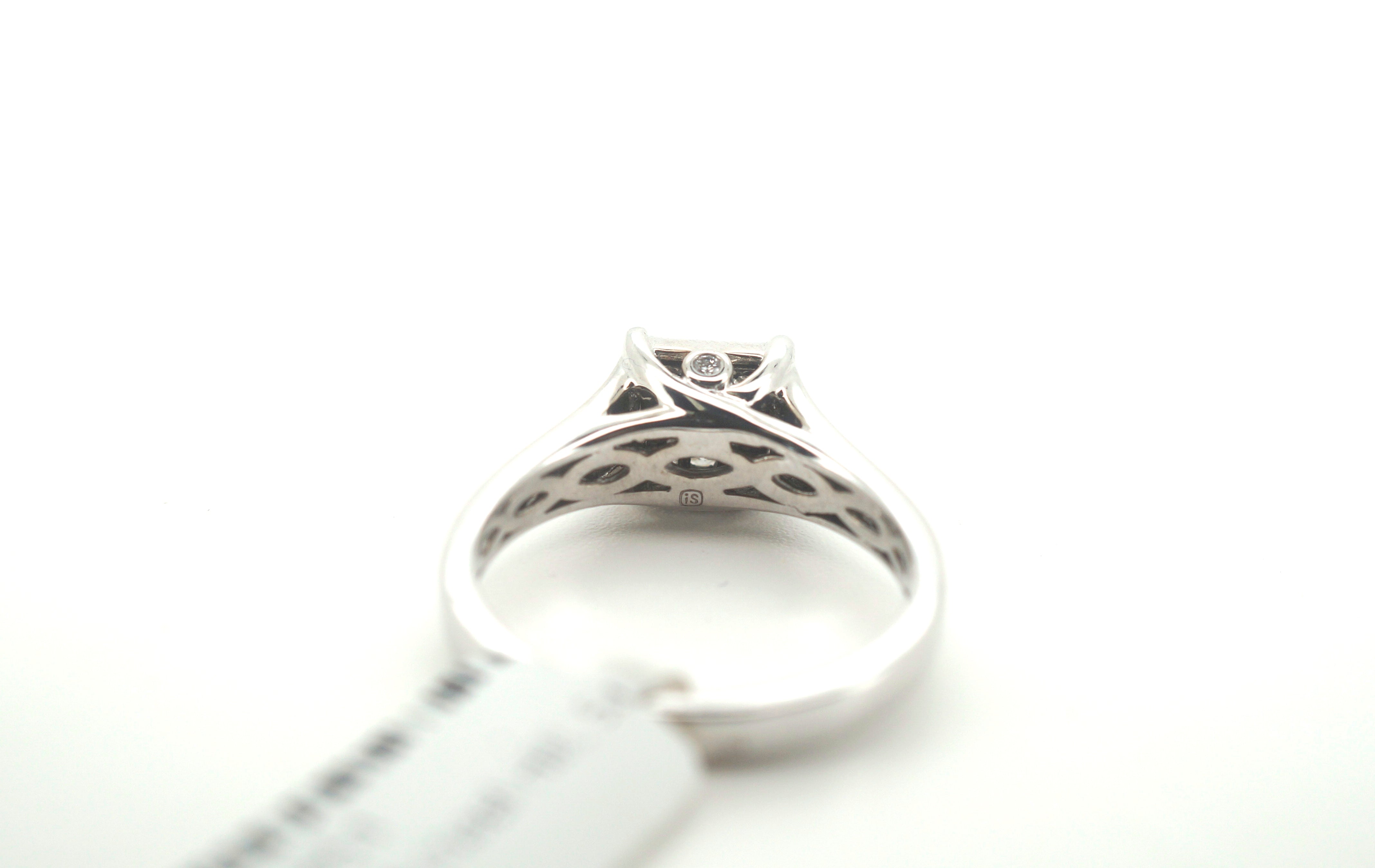 Ladies Michael Hill 18K White Gold Diamond Ring (Size: O, 5.56g) - 261651