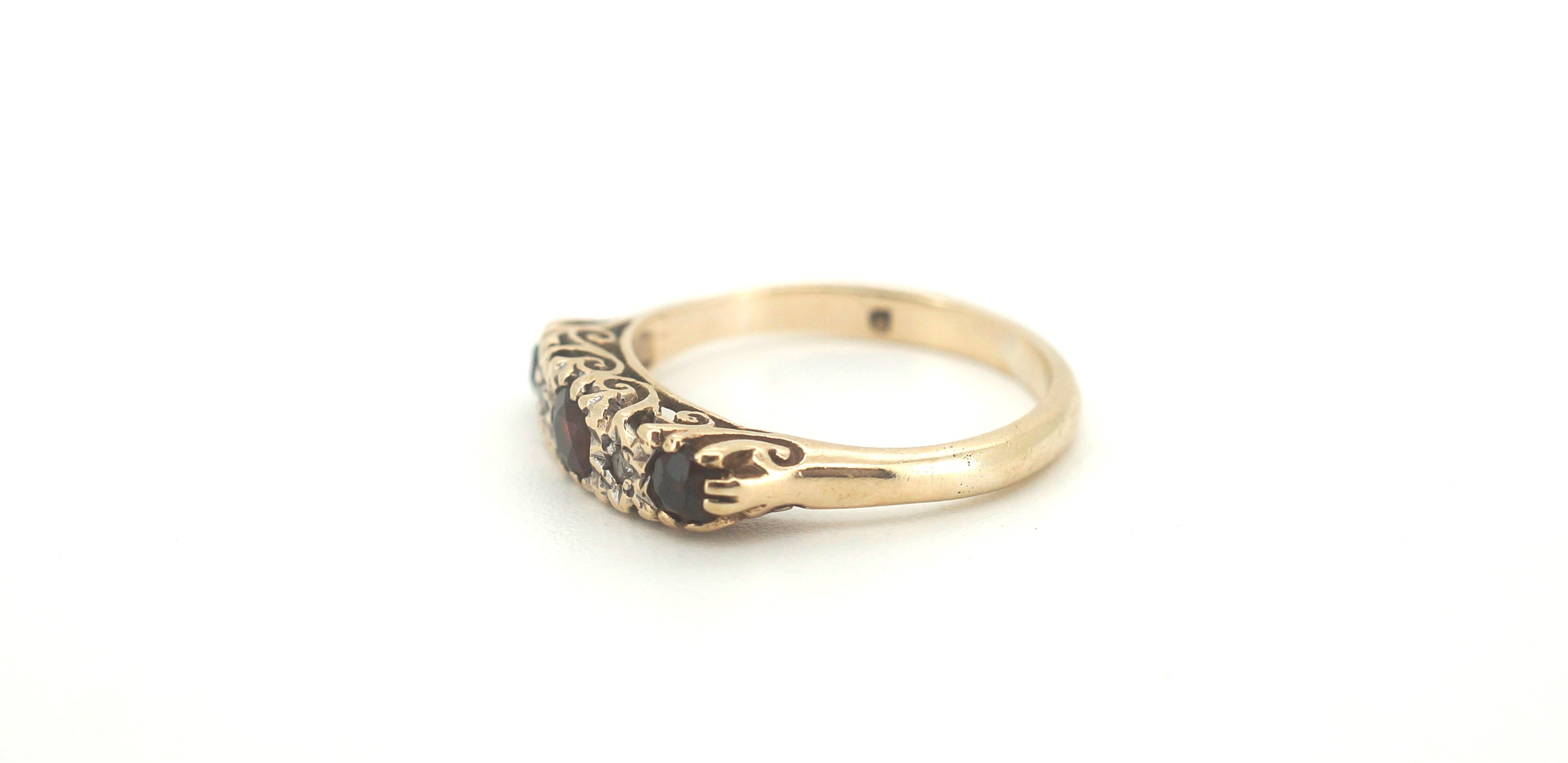 Unisex 9ct Yellow Gold Red Stone Ring (Size J) - 502679
