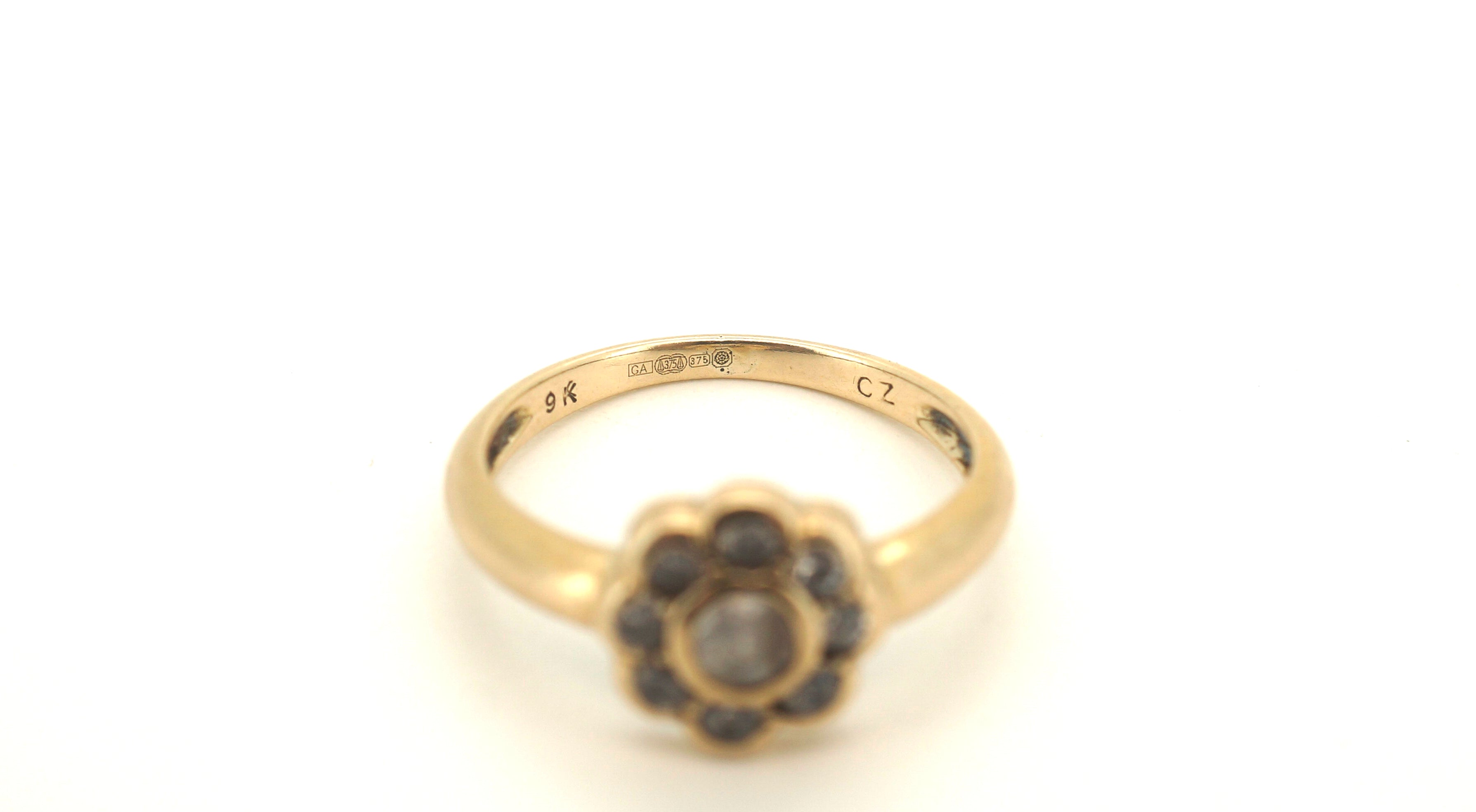 Unisex 9ct Yellow Gold Flower Pattern Ring (Size P) - 503008