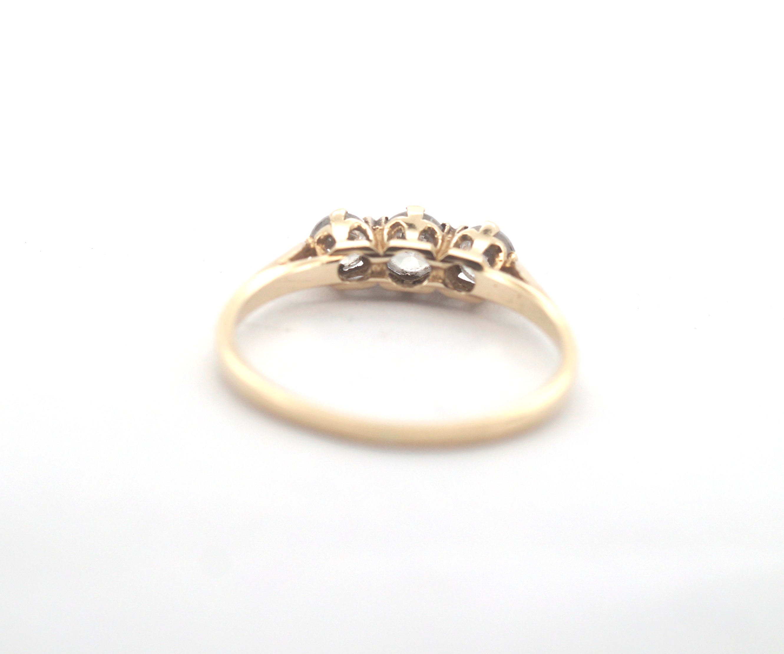 Ladies Solid 9CT Yellow Gold Ring W/Cubic Zirconia (Size M) - 507477