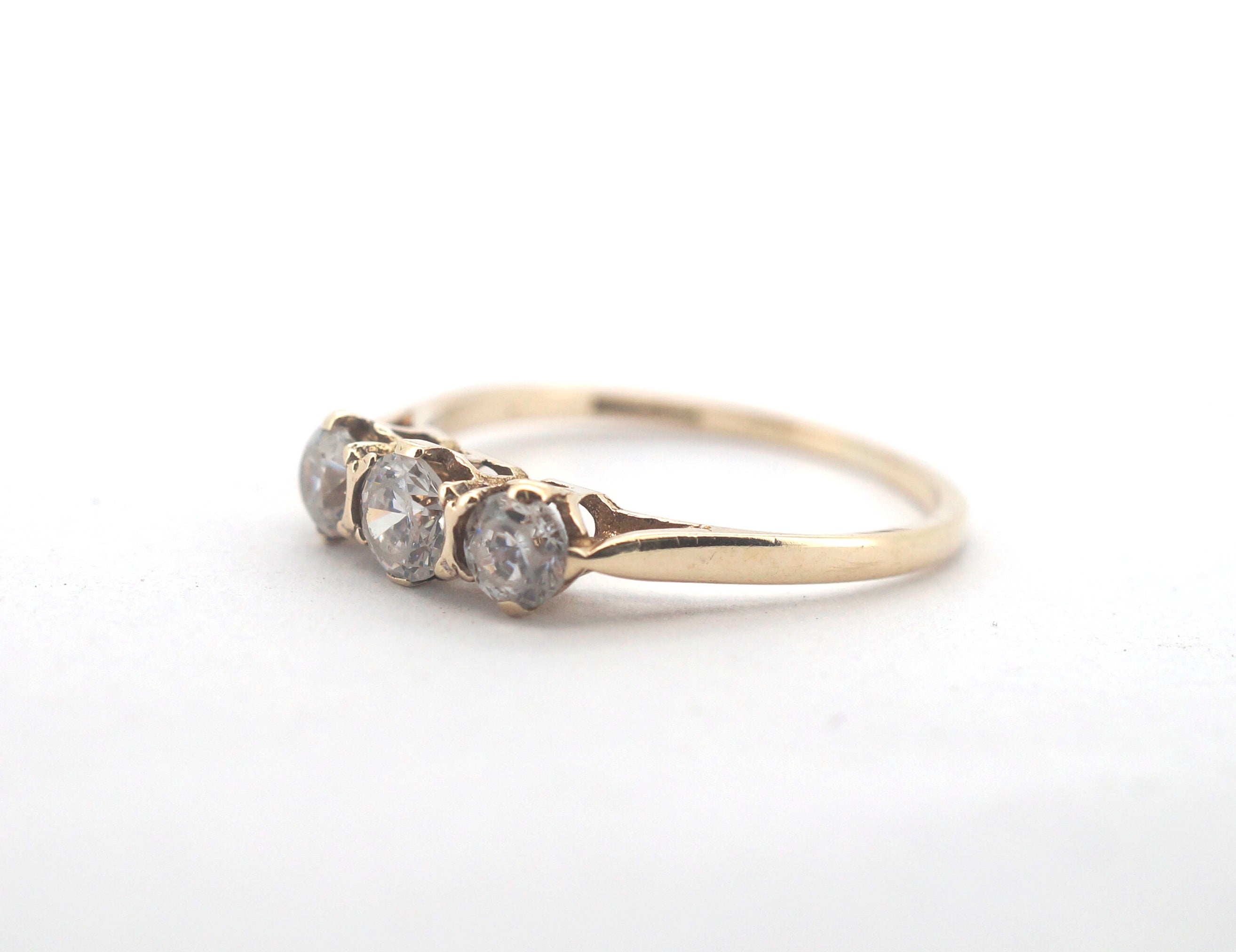 Ladies Solid 9CT Yellow Gold Ring W/Cubic Zirconia (Size M) - 507477