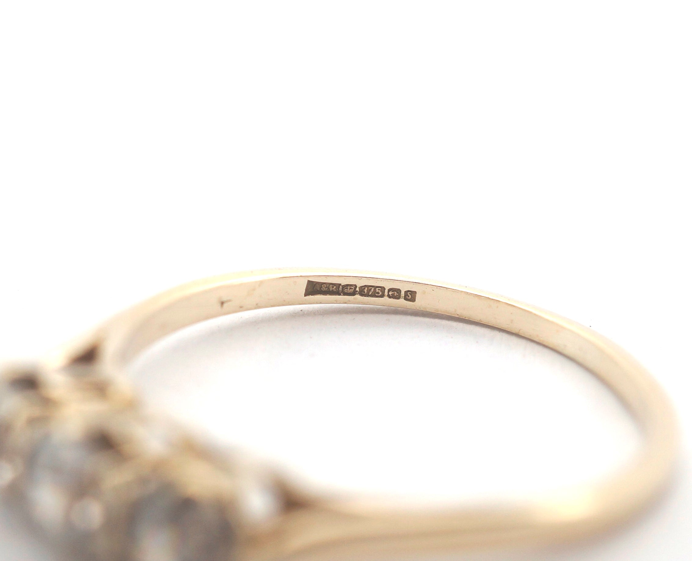 Ladies Solid 9CT Yellow Gold Ring W/Cubic Zirconia (Size M) - 507477