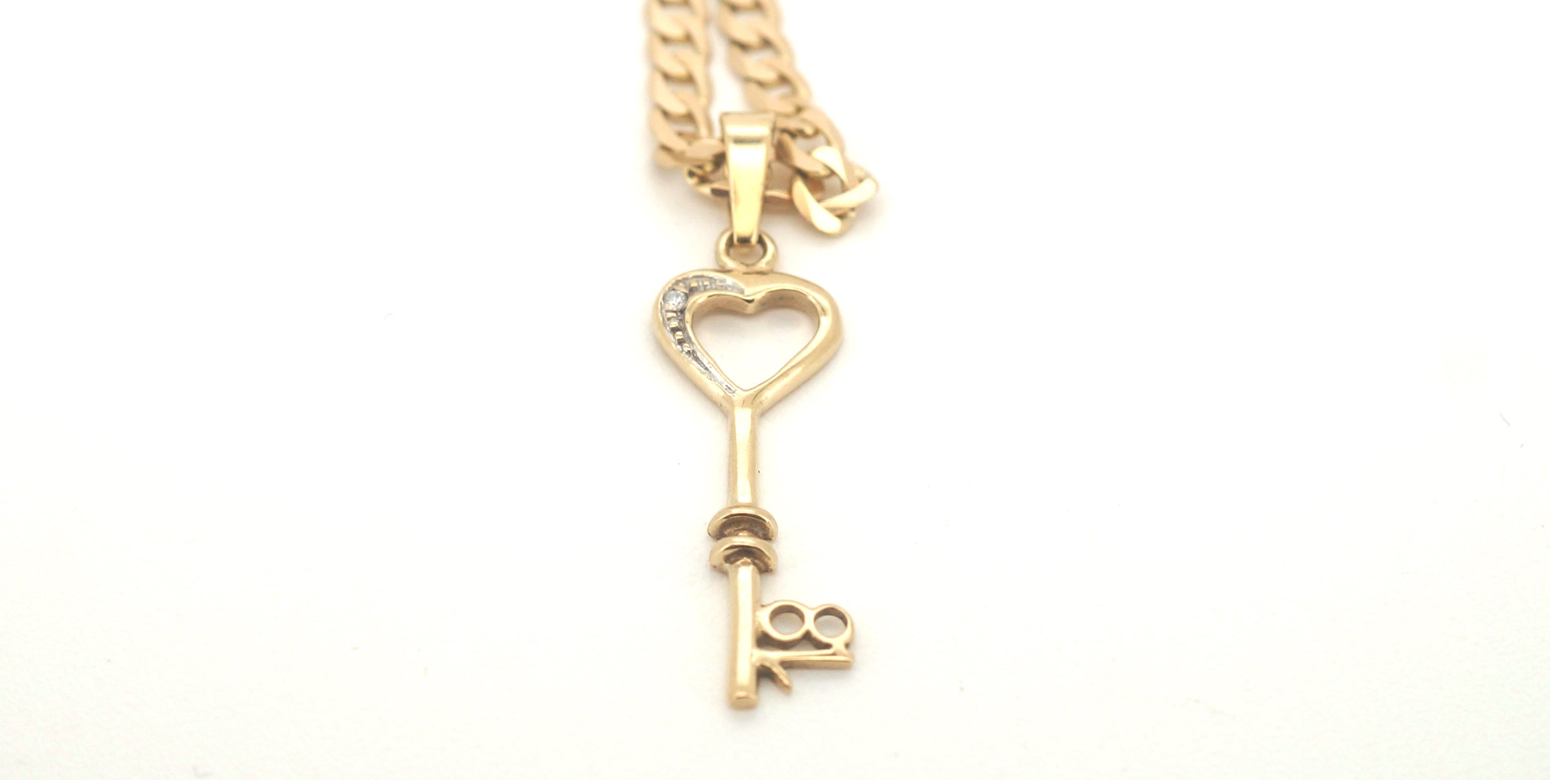 9ct Yellow Gold Necklace with 9ct "18" Key Pendant - 502632
