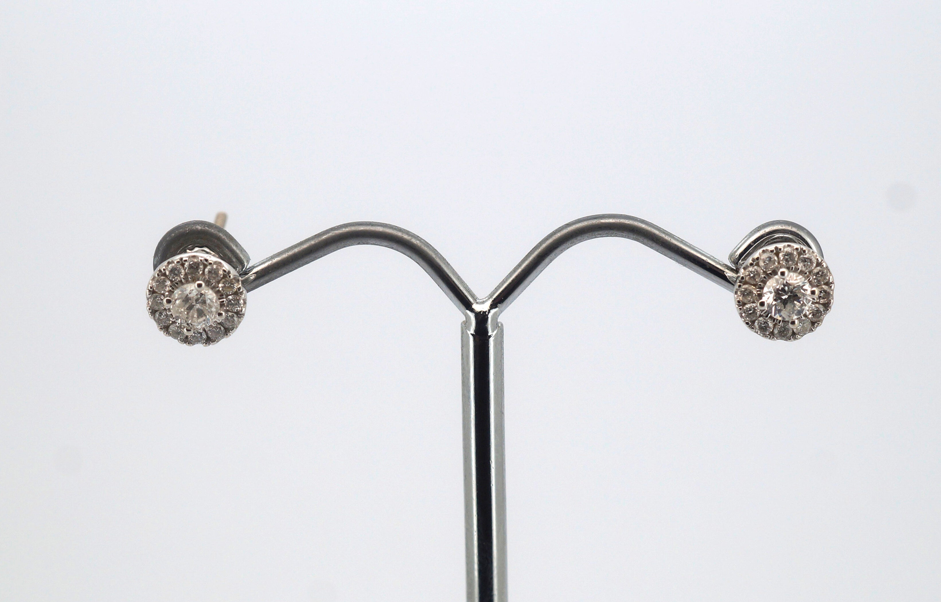 14ct White Gold Diamond Stud Earrings - 507848