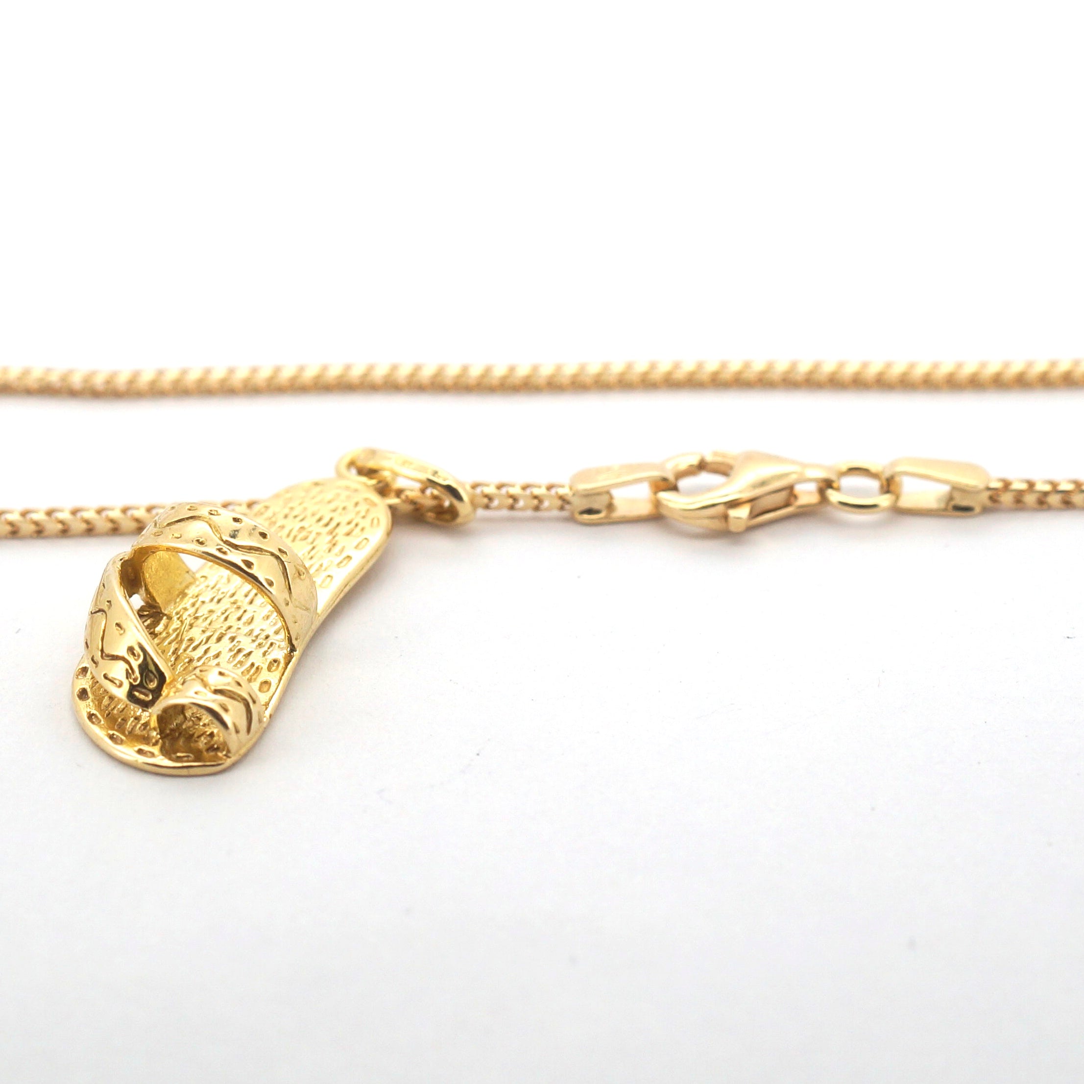 18ct Yellow Gold Box Snake Link Necklace & 18ct Thong (Australian) Themed Pendant - 507476