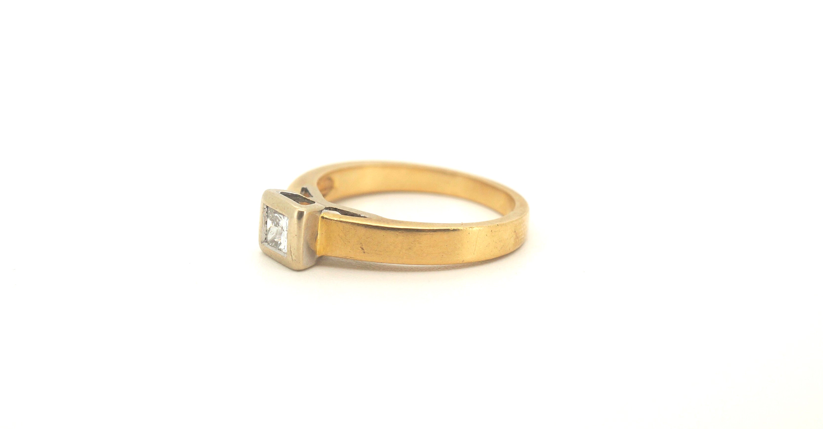 18ct Yellow & White Gold Solitaire Diamond Ring (Size N) - 26556