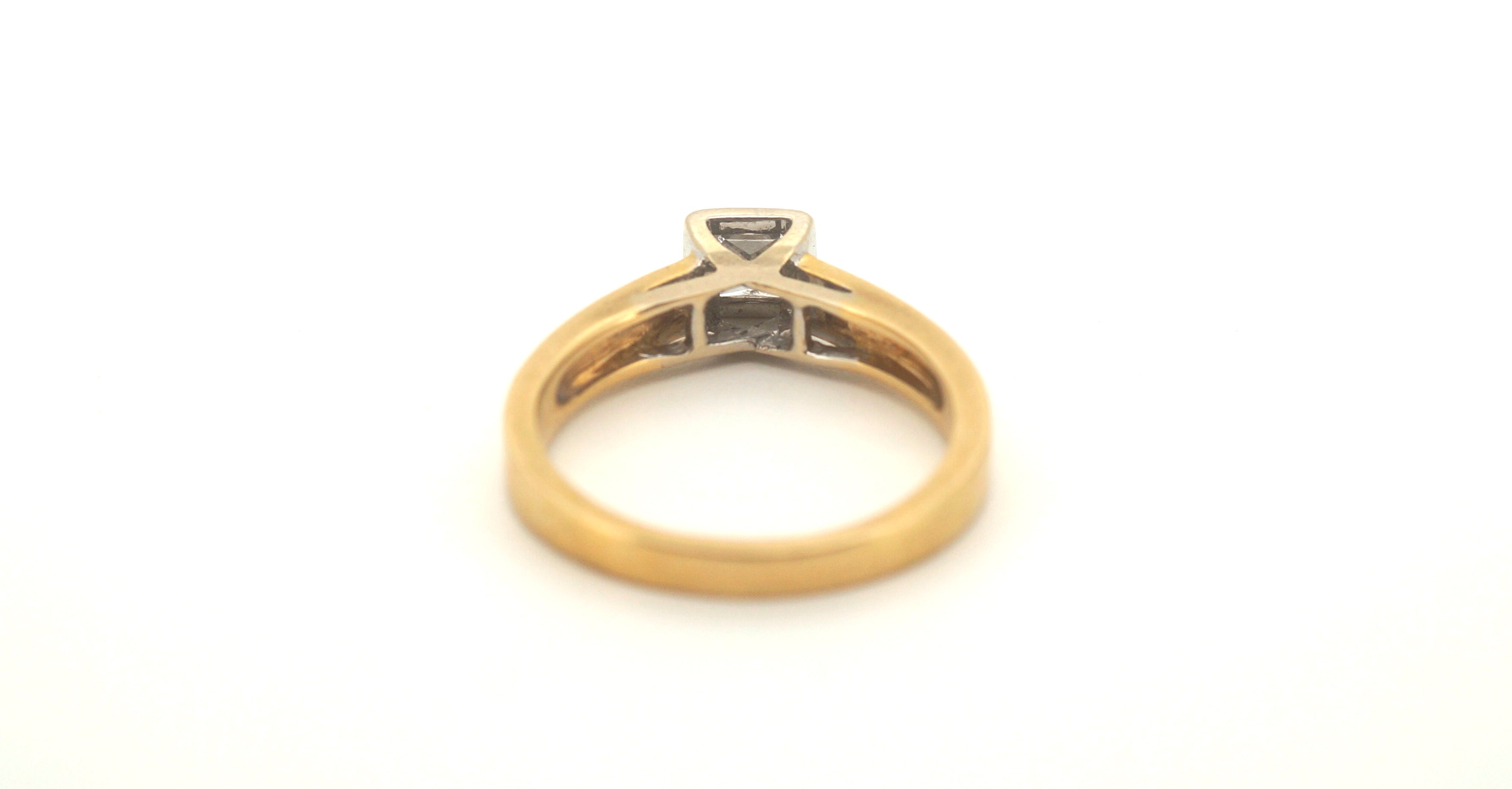 18ct Yellow & White Gold Solitaire Diamond Ring (Size N) - 26556