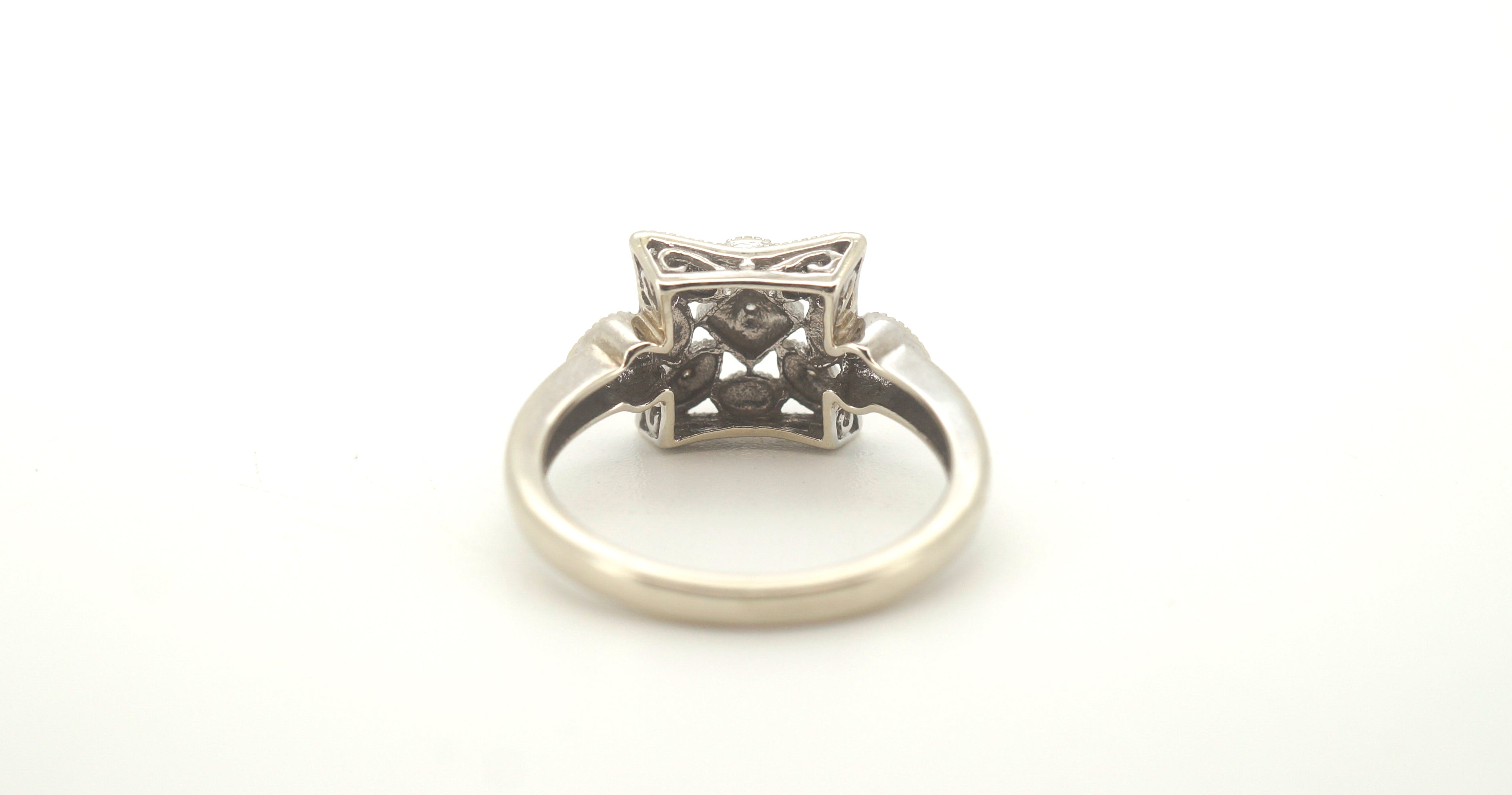 Ladies 9ct White Gold Cluster Ring (Size N 1/2) - 502833