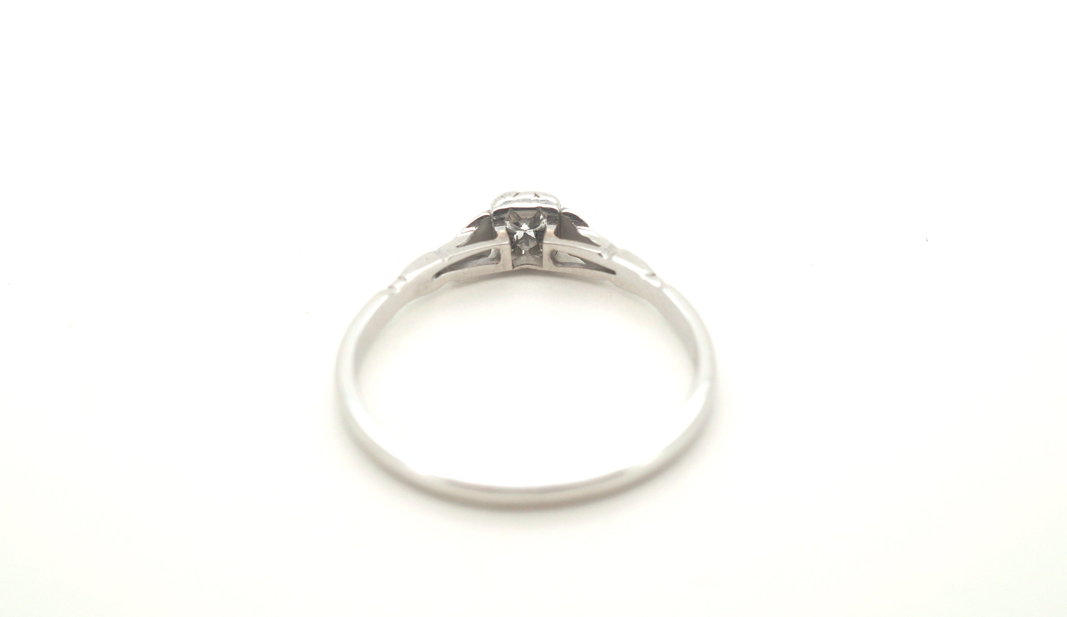 18ct White Gold Solitaire Diamond Ring (Size T 1/2) - 500463