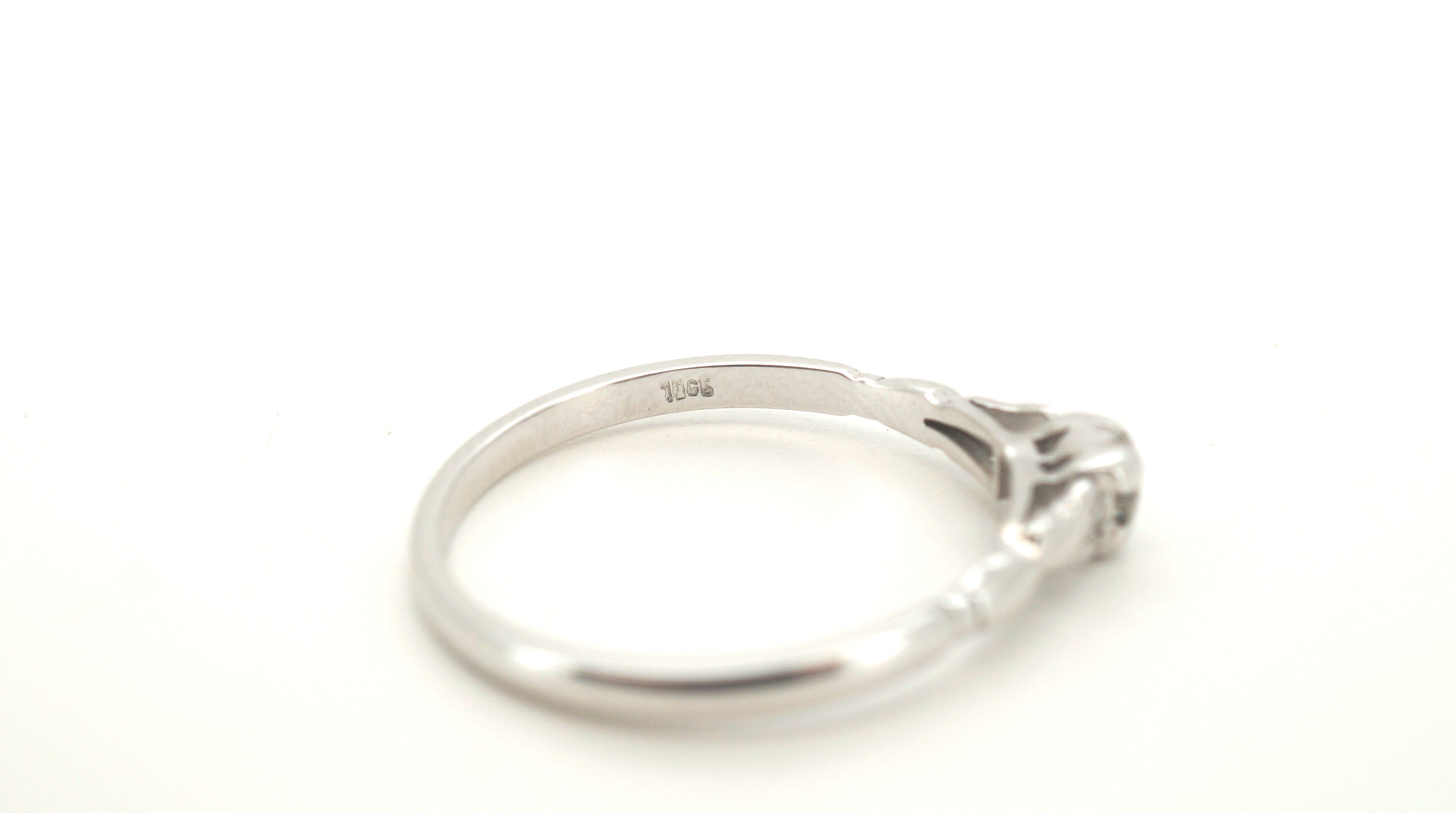 18ct White Gold Solitaire Diamond Ring (Size T 1/2) - 500463
