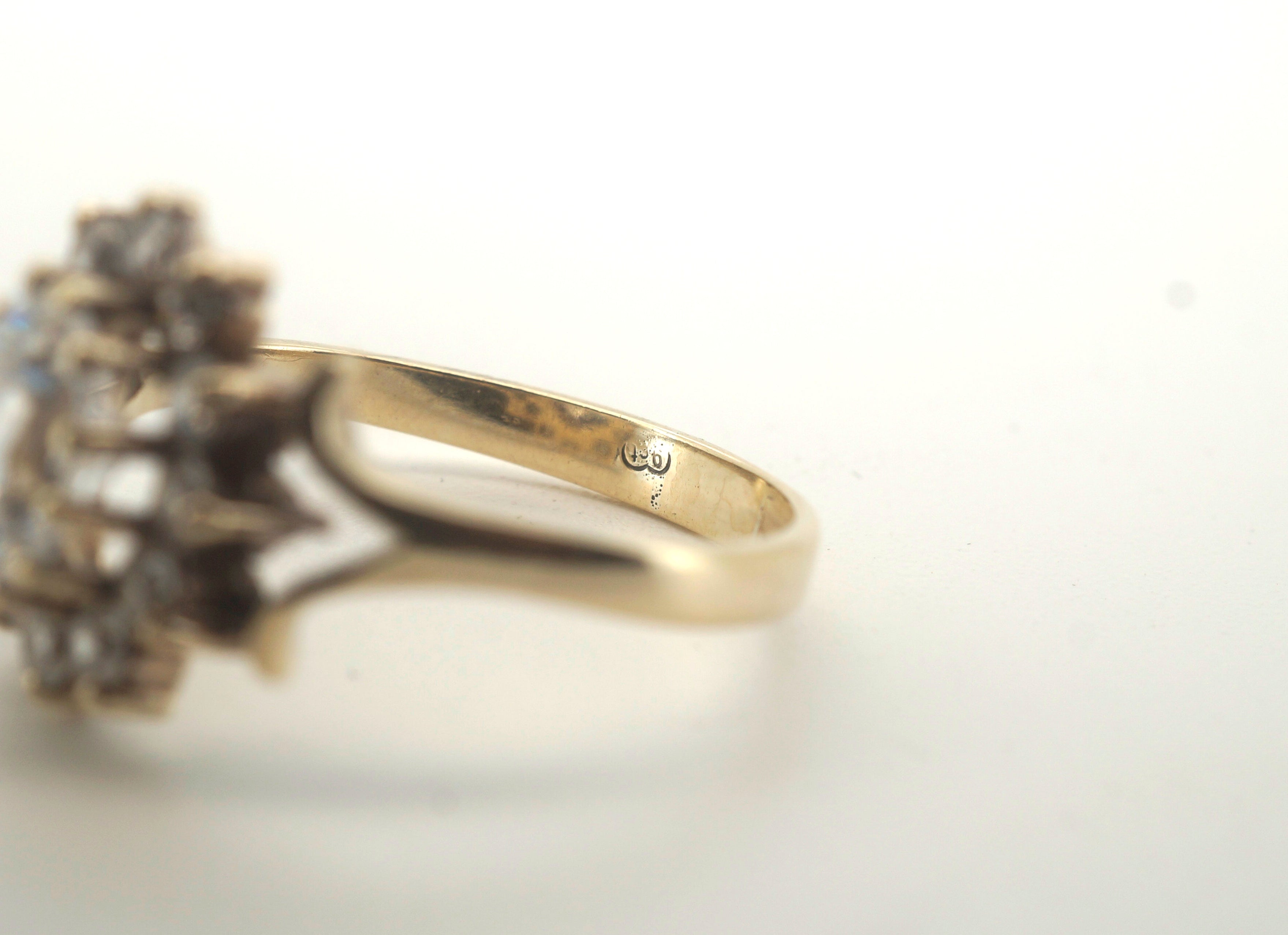 Ladies Stunning 9CT Yellow Gold Cubic Zirconia Ring (Size: T, 3.75g) - 503397