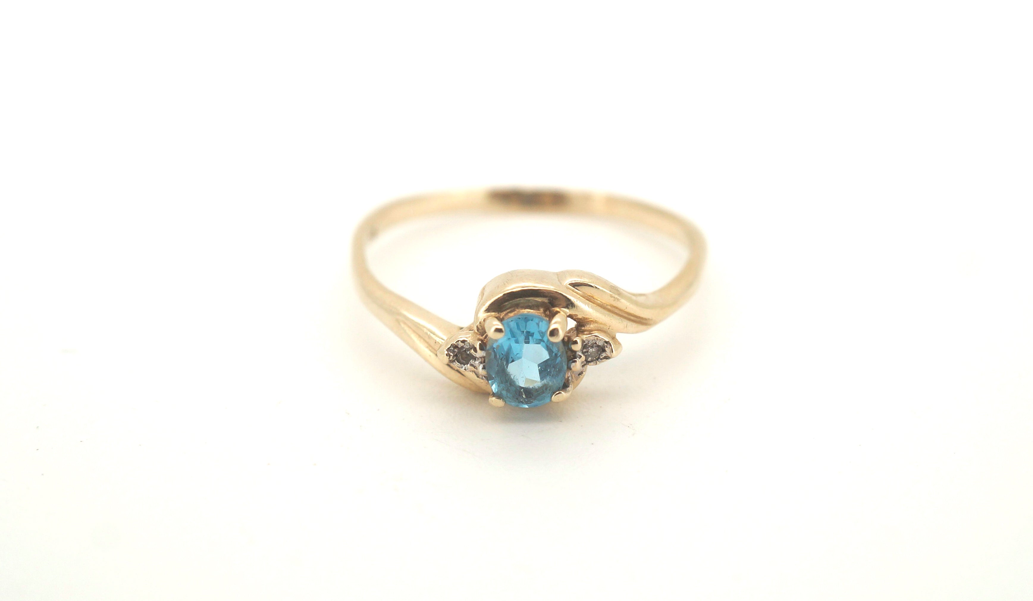 Ladies 9ct Yellow Gold Ring with Light Blue Stone (Size O 1/2) - 504914