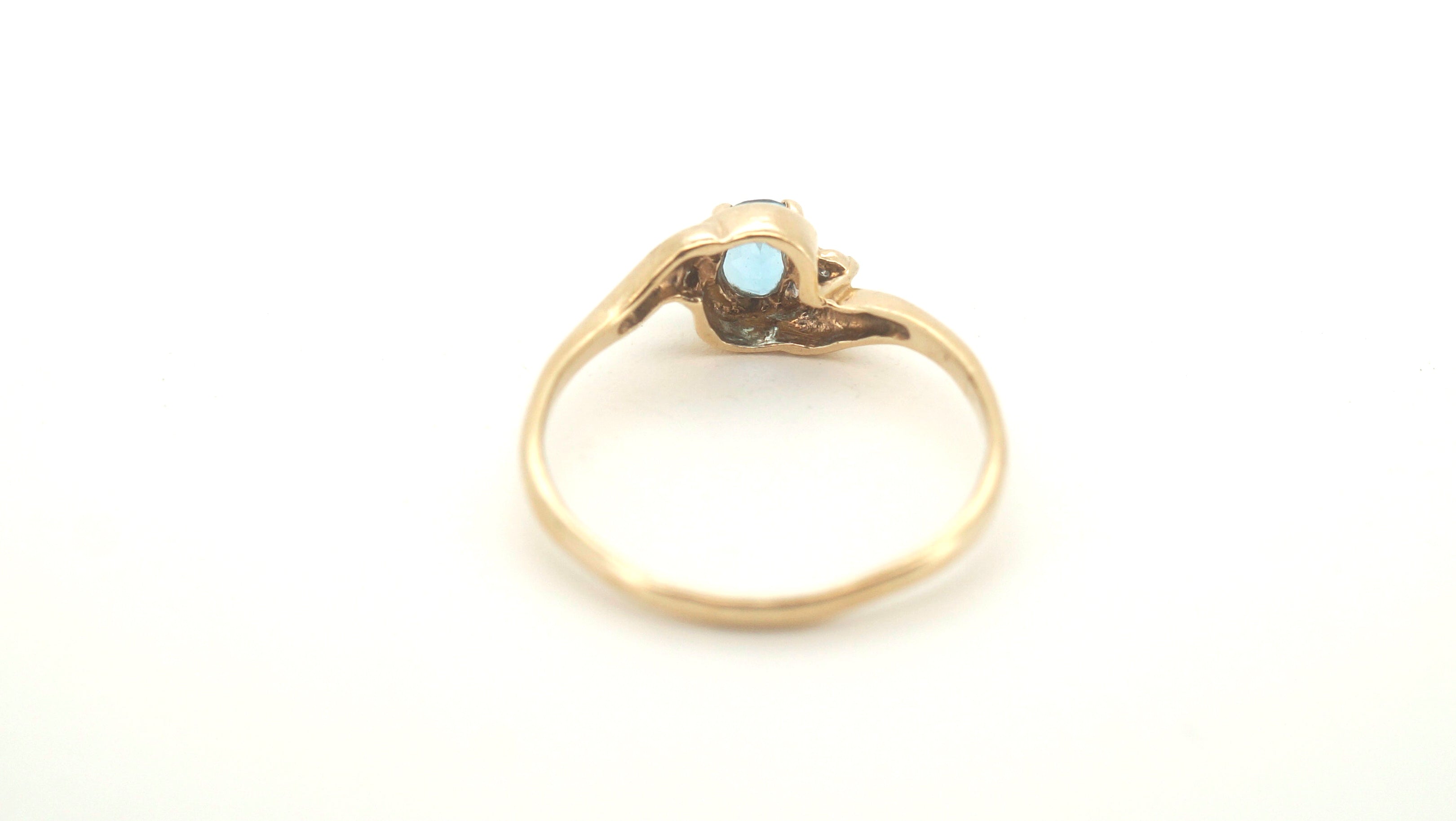 Ladies 9ct Yellow Gold Ring with Light Blue Stone (Size O 1/2) - 504914