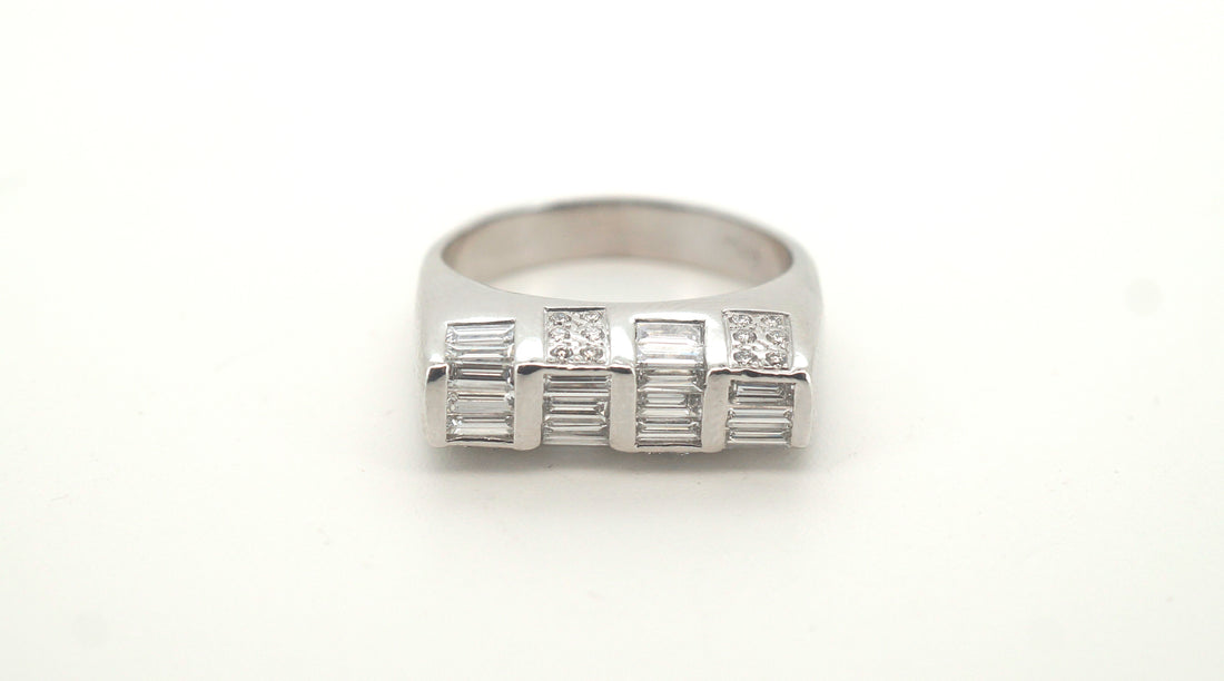 Mens 18ct White Gold Diamond Ring (Size N) - 500004