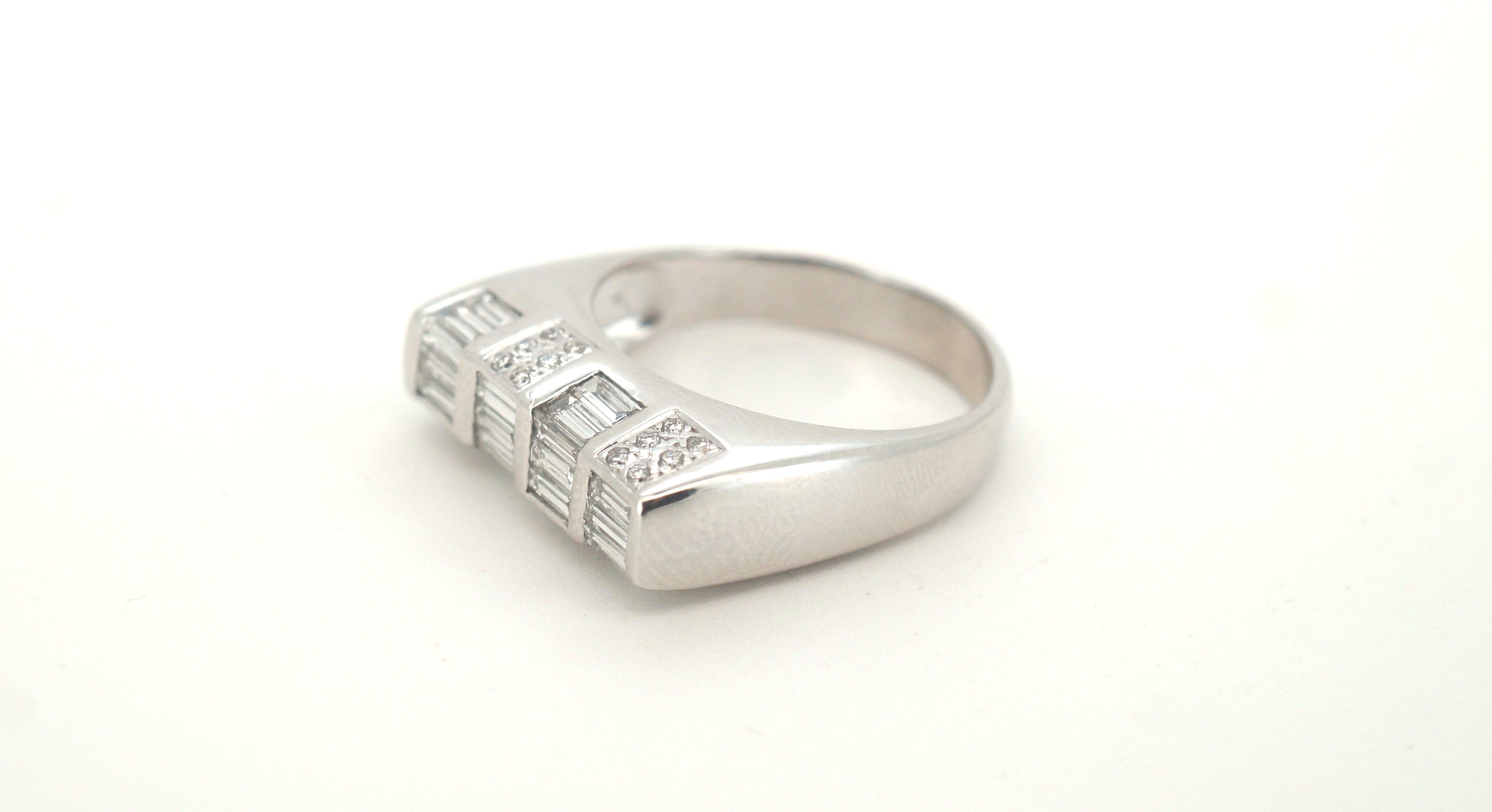 Mens 18ct White Gold Diamond Ring (Size N) - 500004