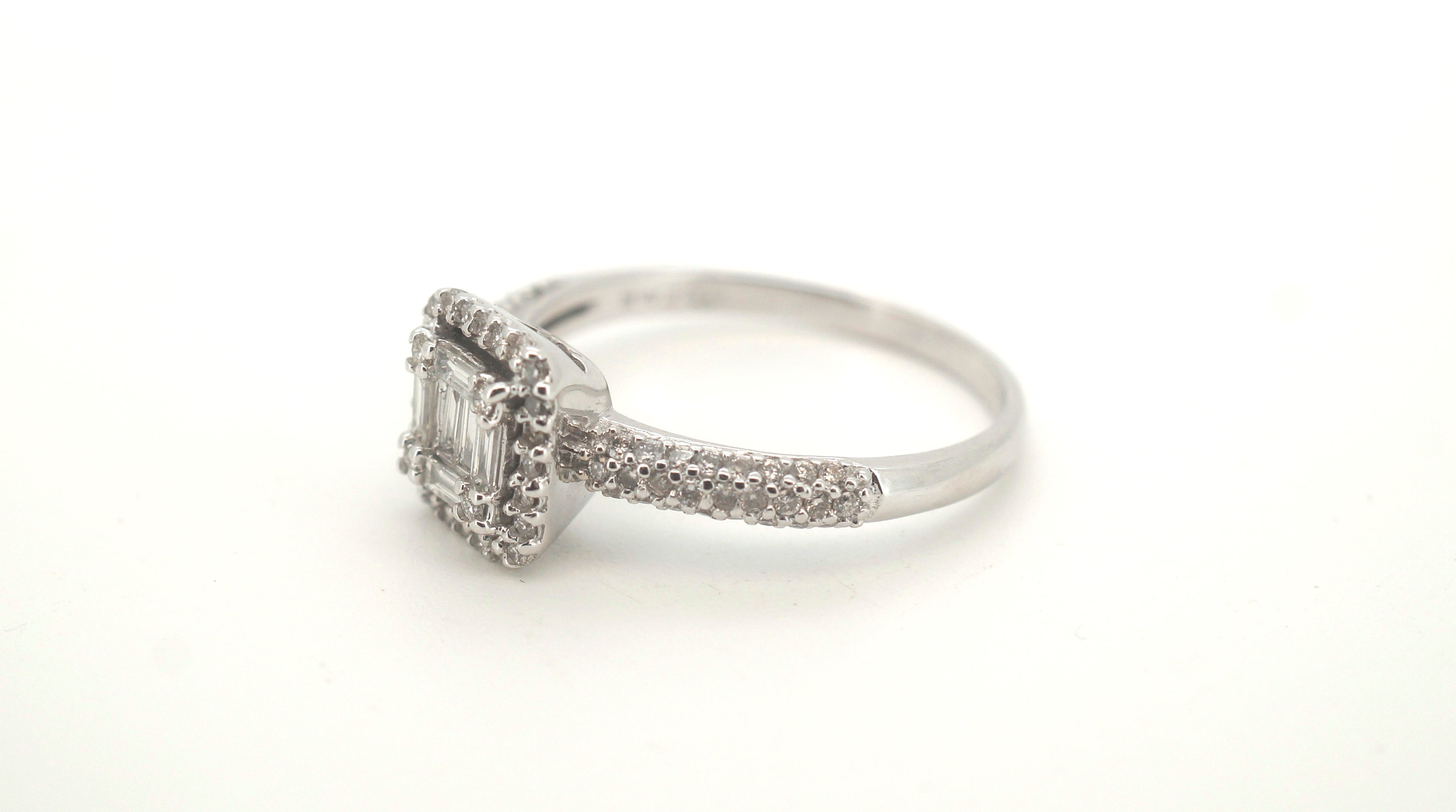 Unisex 18ct White Gold Diamond Dress Ring (Size S 1/2) - 501442