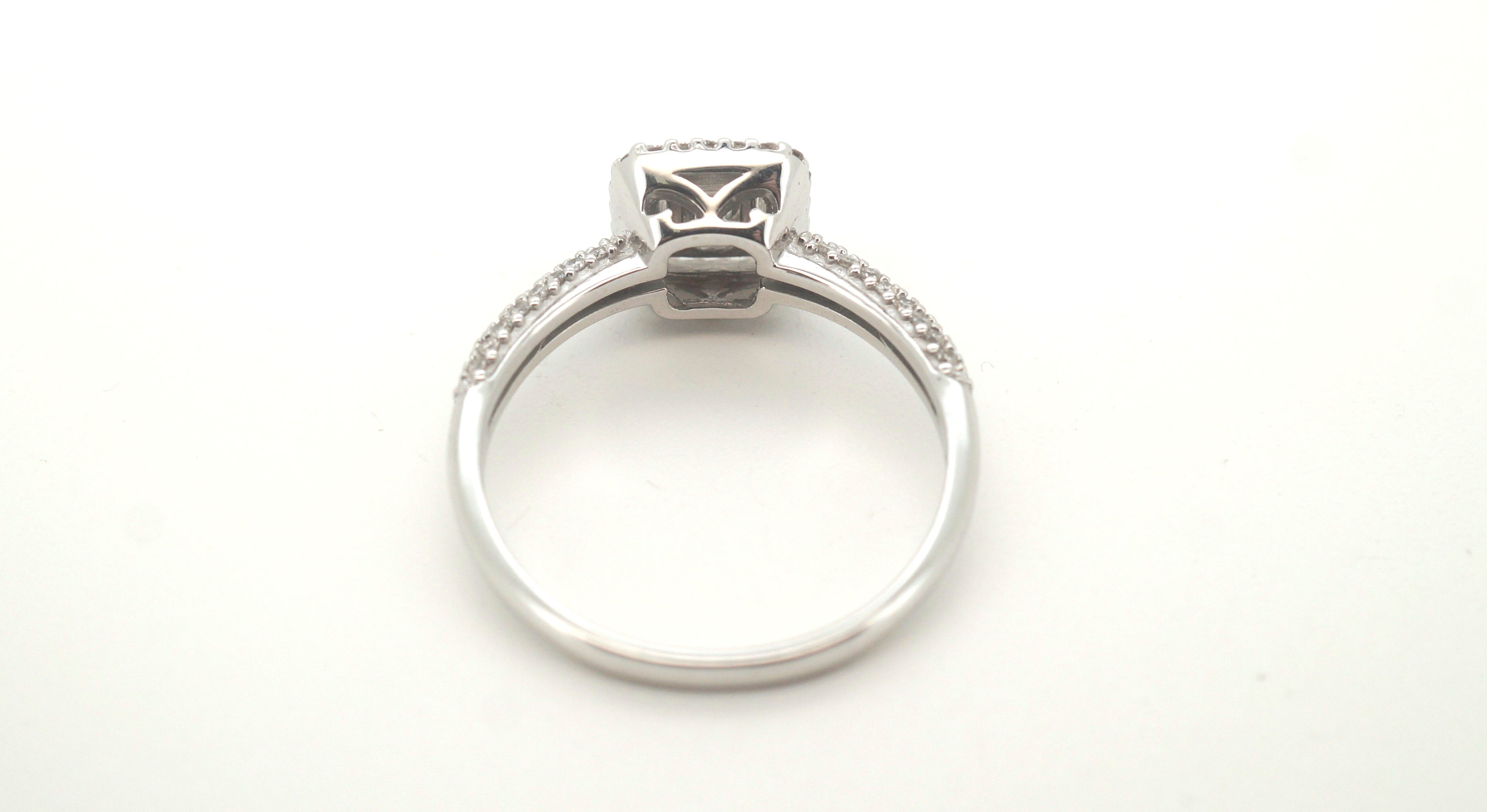 Unisex 18ct White Gold Diamond Dress Ring (Size S 1/2) - 501442