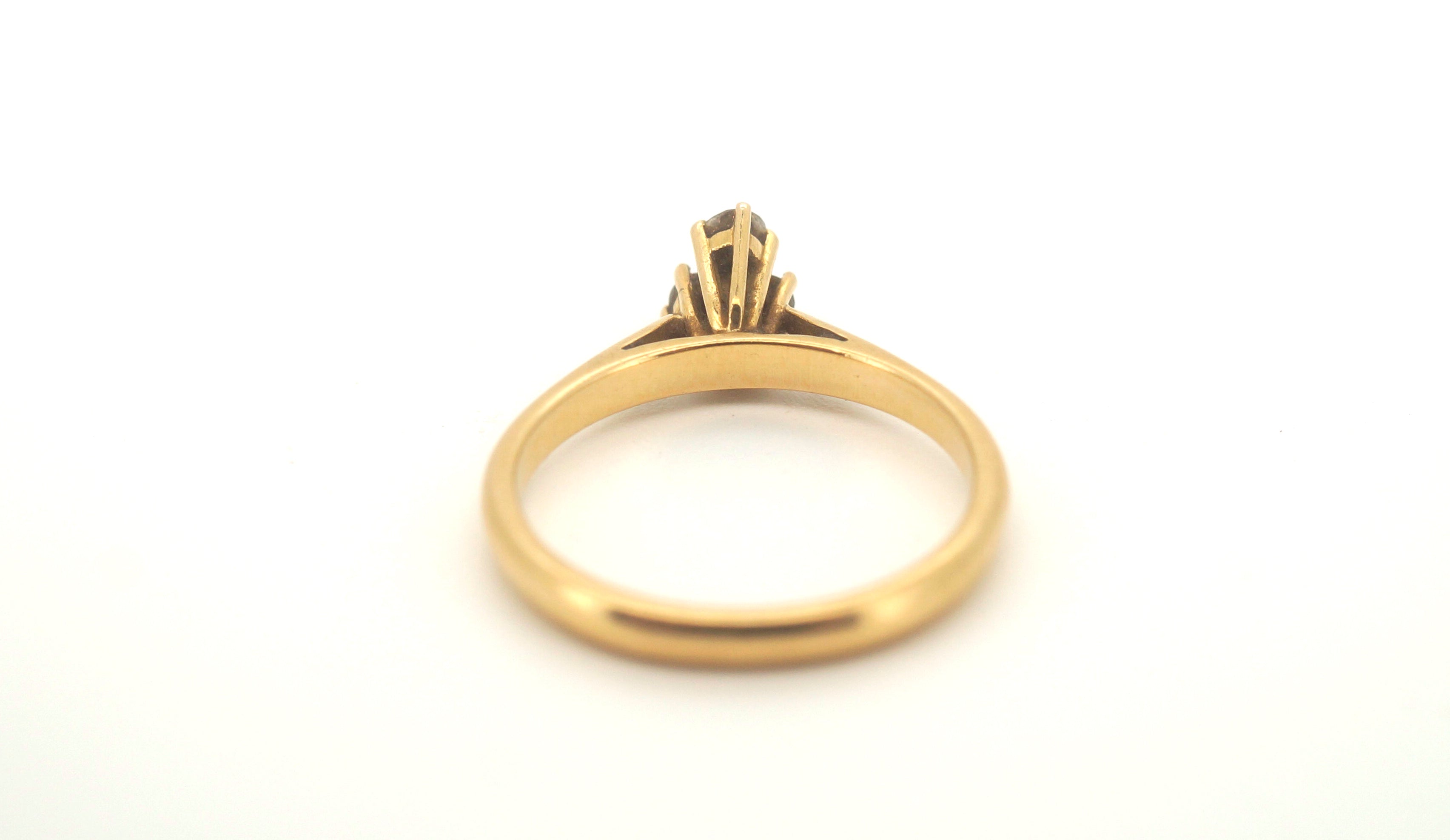 Unisex 18ct Yellow Gold Triple Diamond Ring (Size M) - 500359