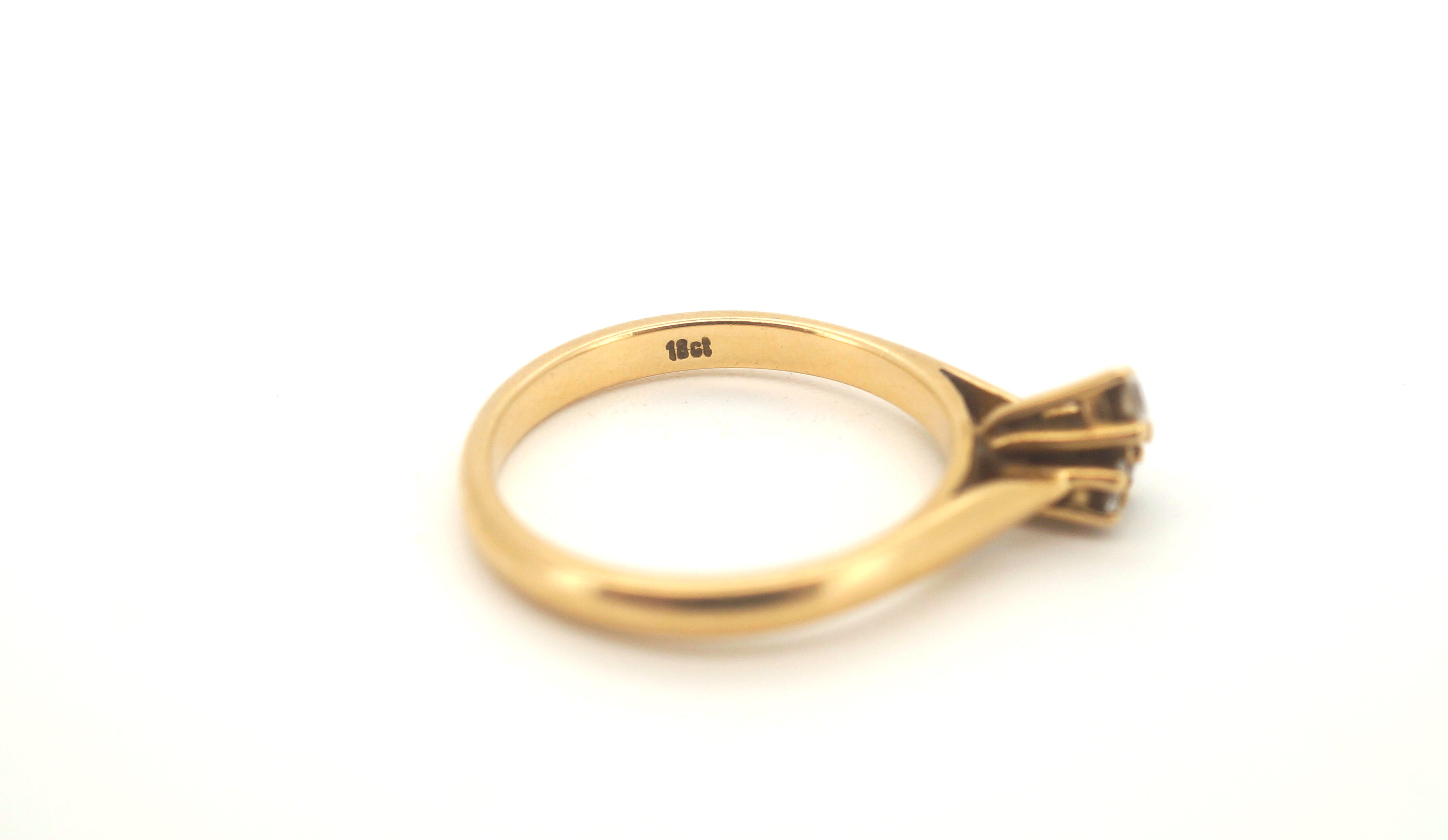 Unisex 18ct Yellow Gold Triple Diamond Ring (Size M) - 500359